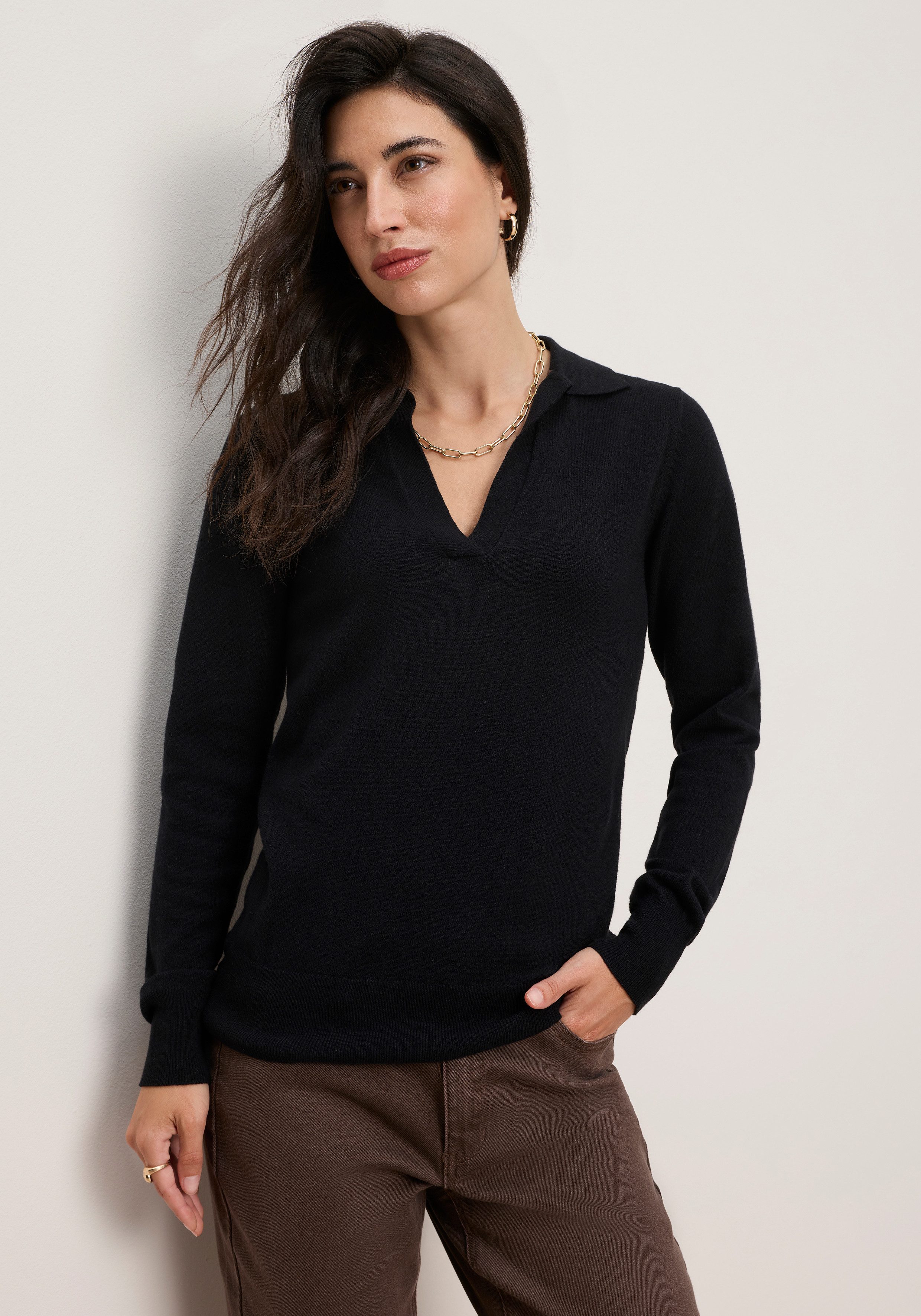 Tamaris Strickpullover mit Polokragen, figurumspielende Passform, aus Feinstrick aus weicher Viskosemischung