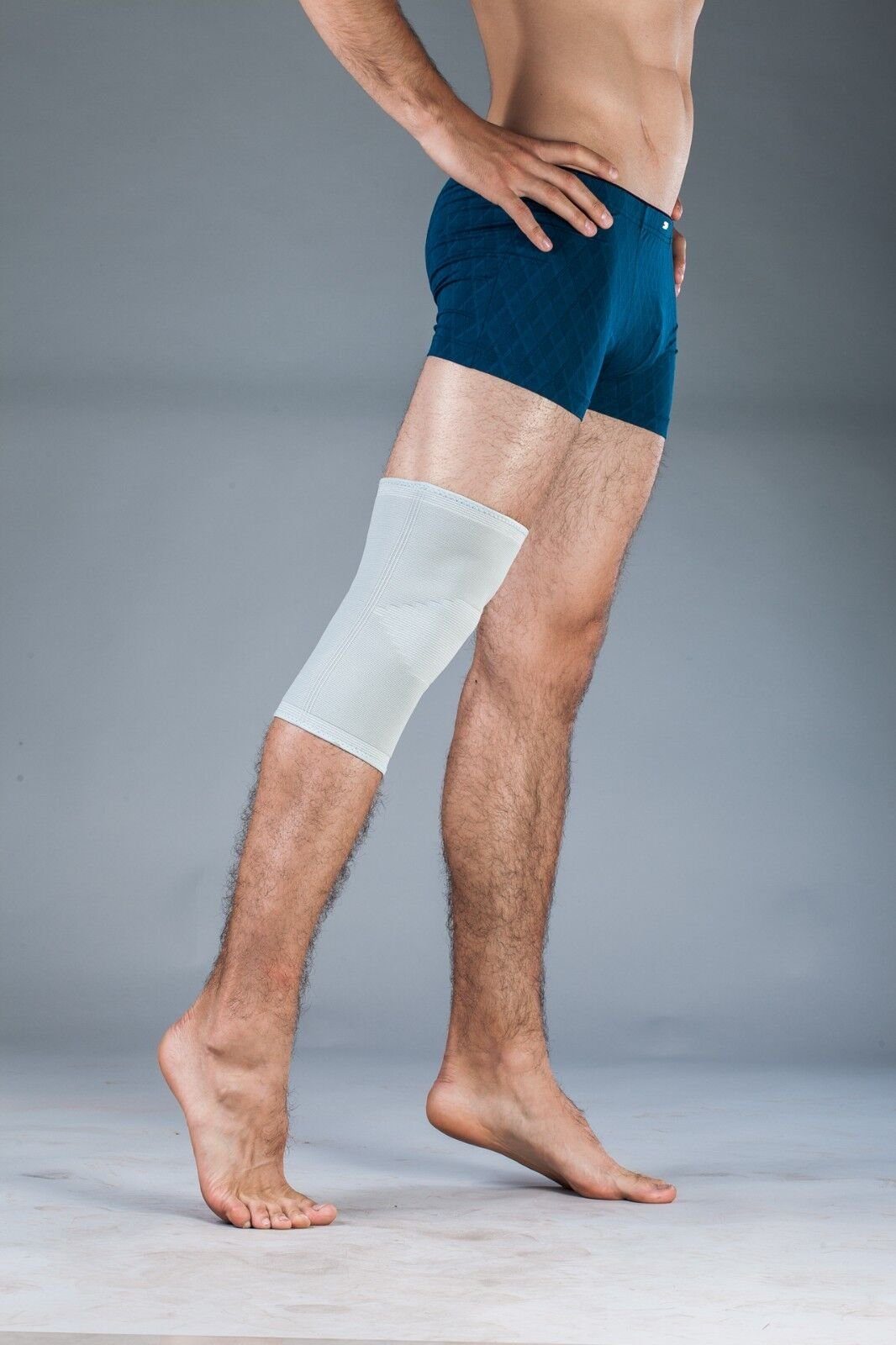 Lorey Medtec Kniebandage KN17001 Elastische Kniestütze aus latexfreiem 3D-Gestrick