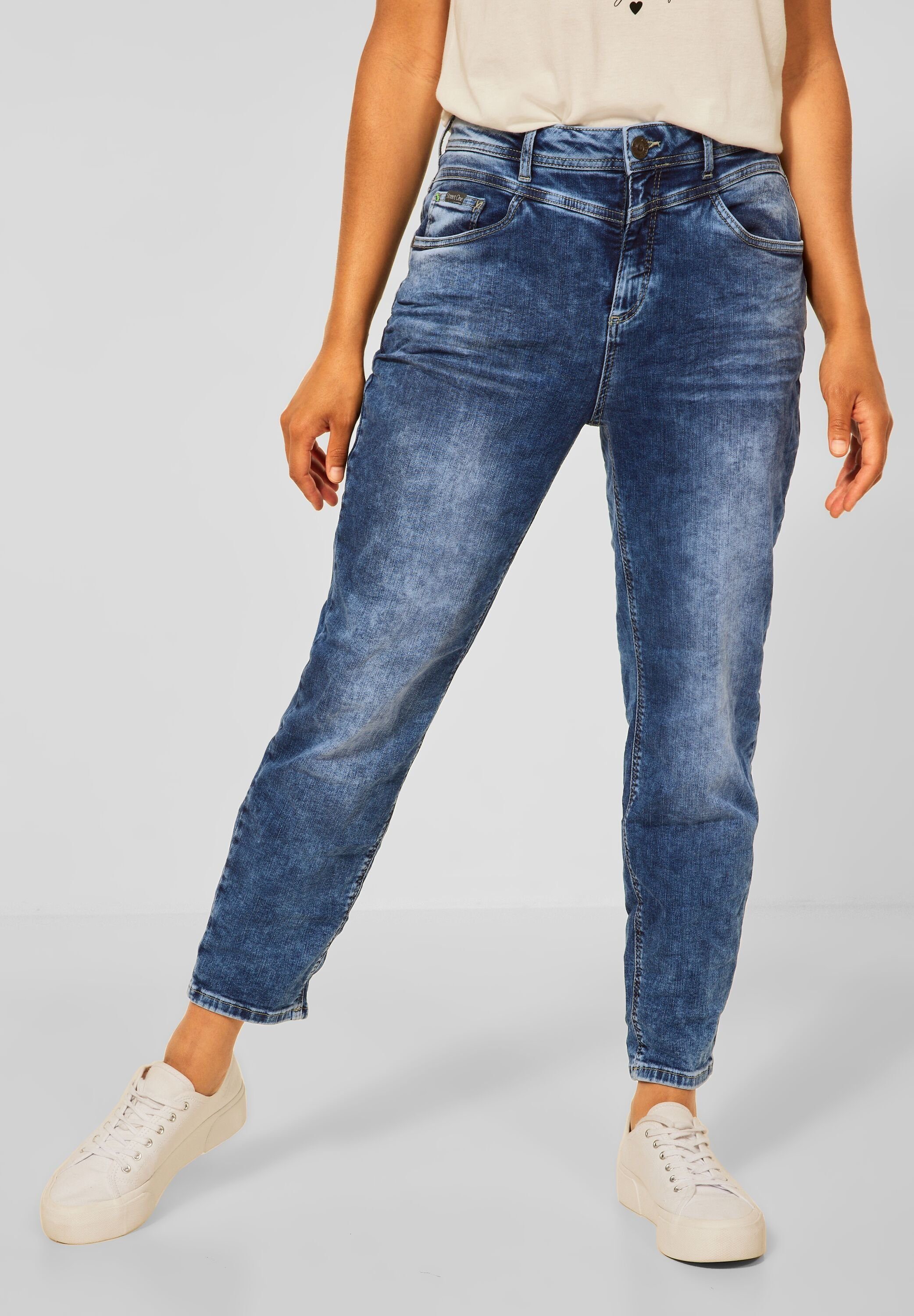 STREET ONE Bequeme Jeans Street One Loose Fit Jeans in Authentic Blue Indi ( 1-tlg) Five Pockets, Maße bei Größe 26/28 ca.: Innenbeinlänge 68 cm,  Saumweite 17 cm | Blusen