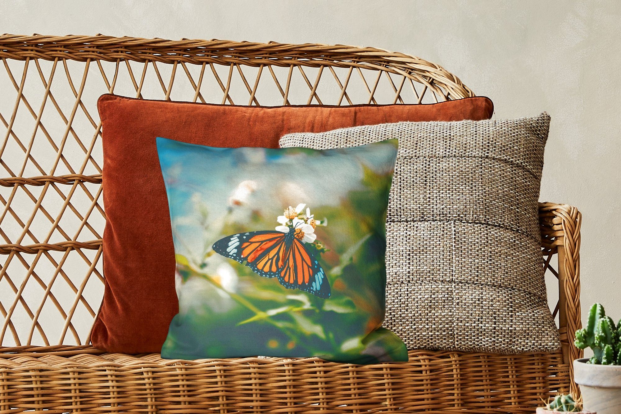 MuchoWow Dekokissen Schmetterling - mit Blumen Schlafzimmer, Wohzimmer, Zierkissen Sofakissen Füllung - Garten, für Deko