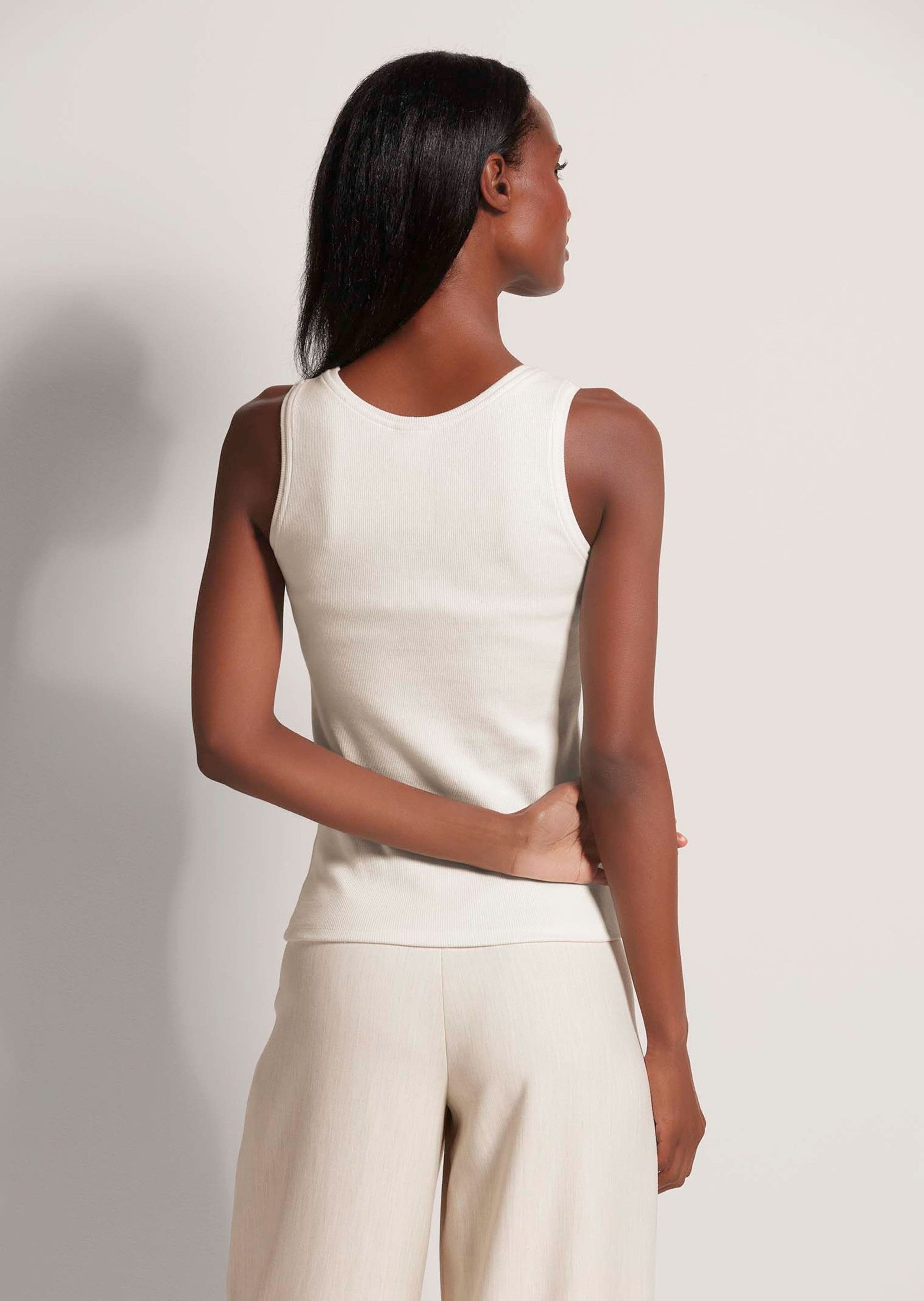 MADELEINE Shirttop Kurzes Freizeittop mit breiten Trägern Uni-Design mit klassischem Rundhalsausschnitt