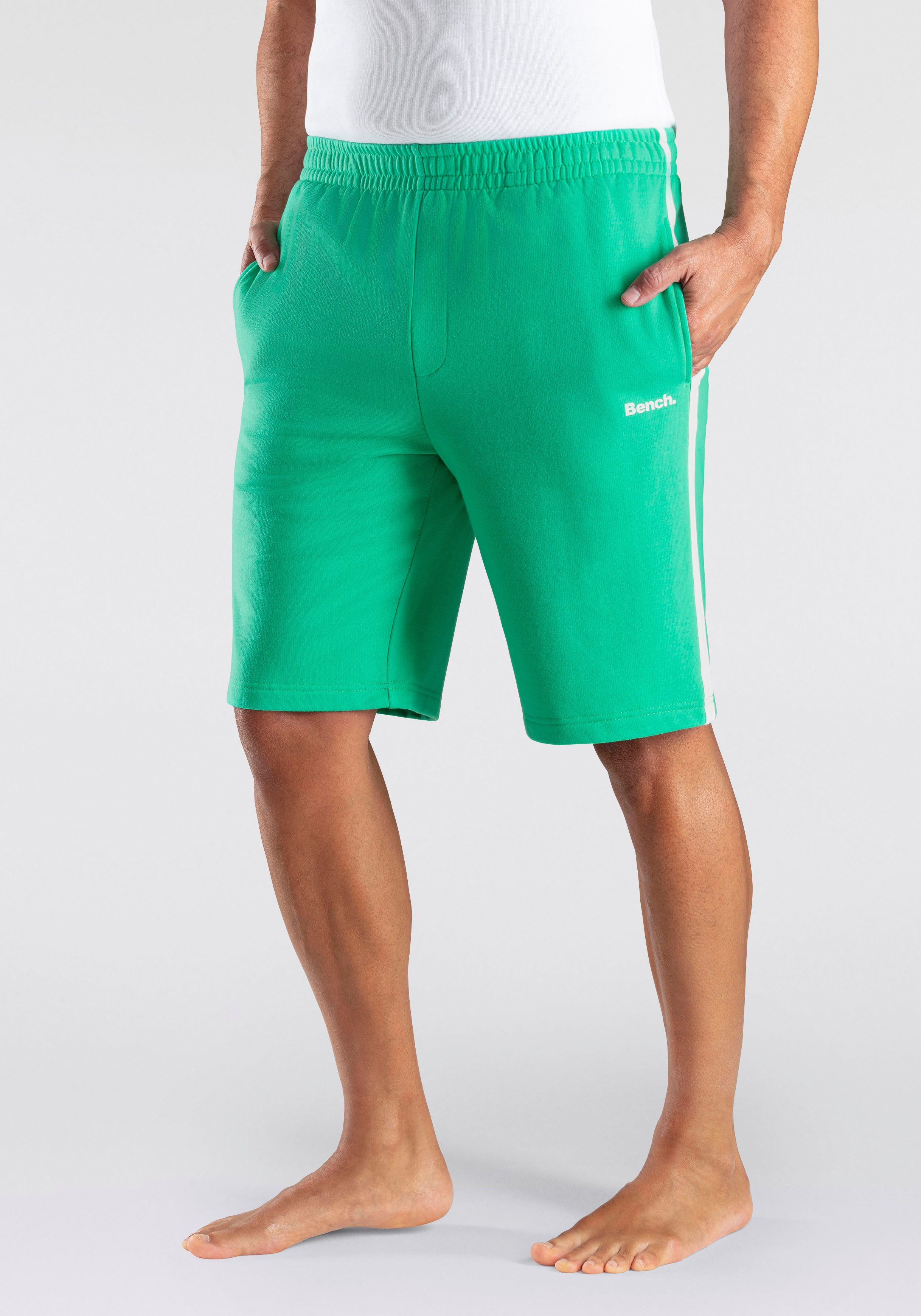 Bench. Loungewear Sweatshorts kurze Relaxshort, Jogginghose, weicher Sweat-Qualität