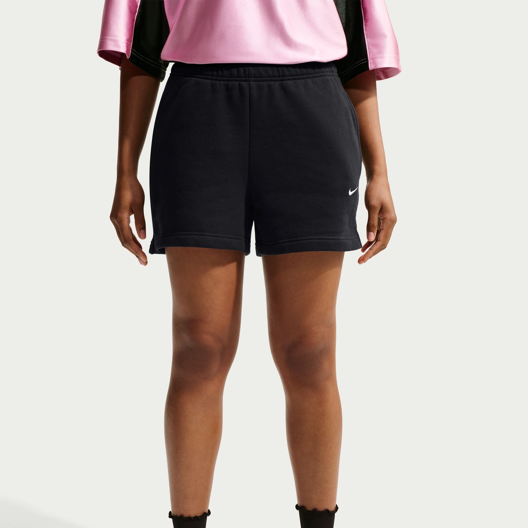 Nike Sportswear Shorts W NK STDO FLC MW MR STD 4 SHRT mit Eingrifftaschen, ca. Mitte Oberschenkel lang, gerade Beinform