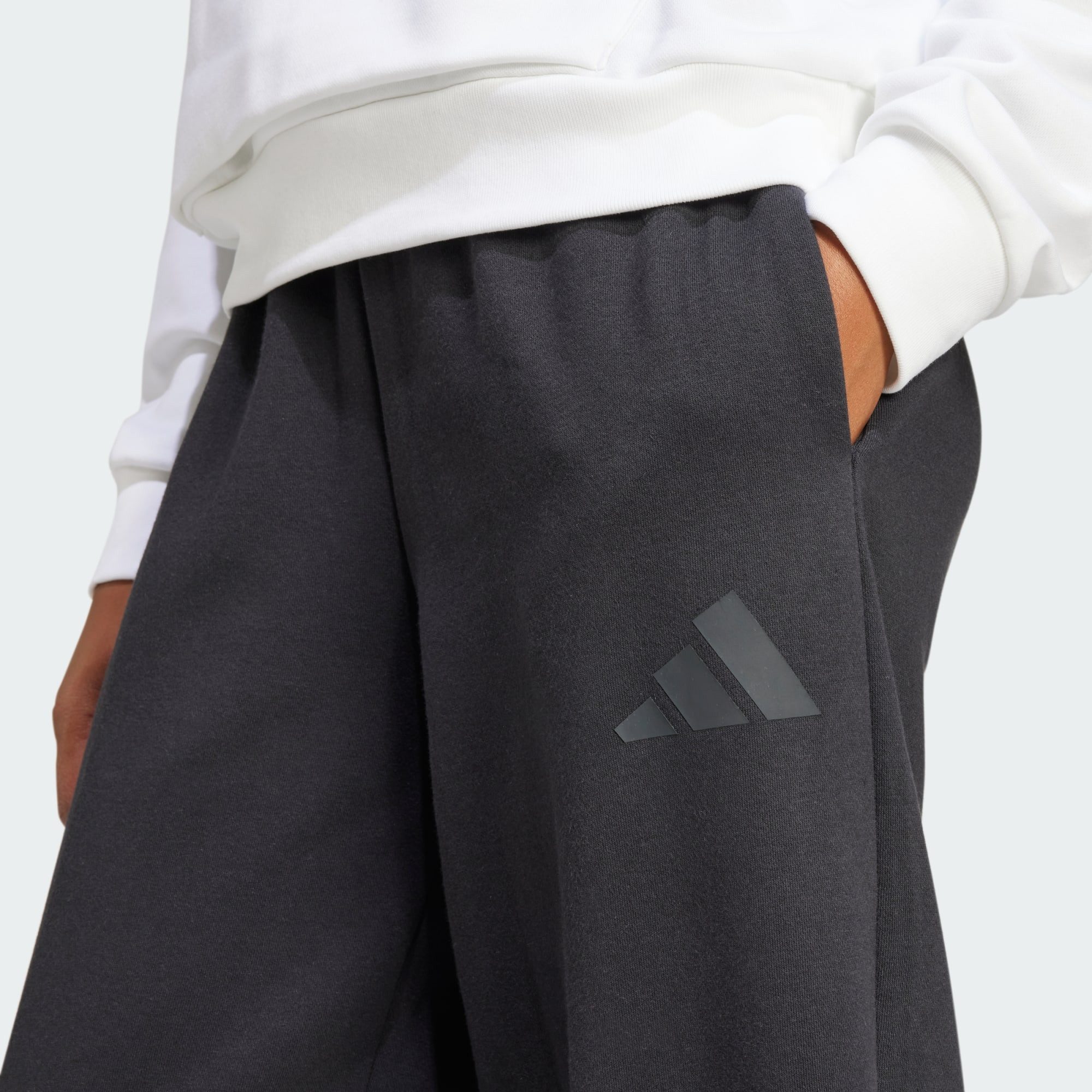 adidas Sportswear Fleecehose ESSENTIALS CONTEMPORARY LOGO BARREL HOSE (1-tlg)