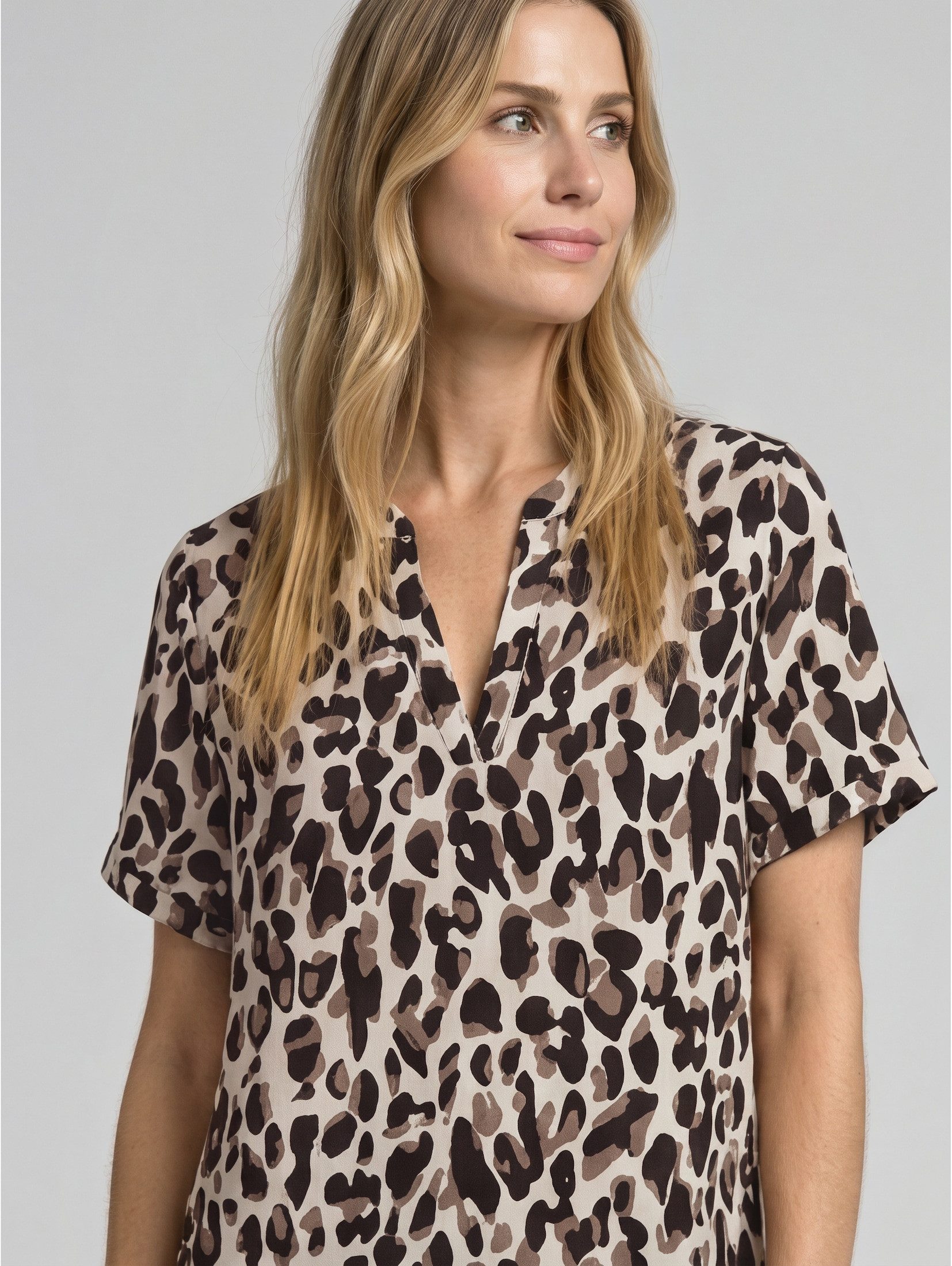 TOM TAILOR Kurzarmbluse Blusen & Shirts Loose Fit Bluse mit V-Ausschnitt – Bild 4 von 5