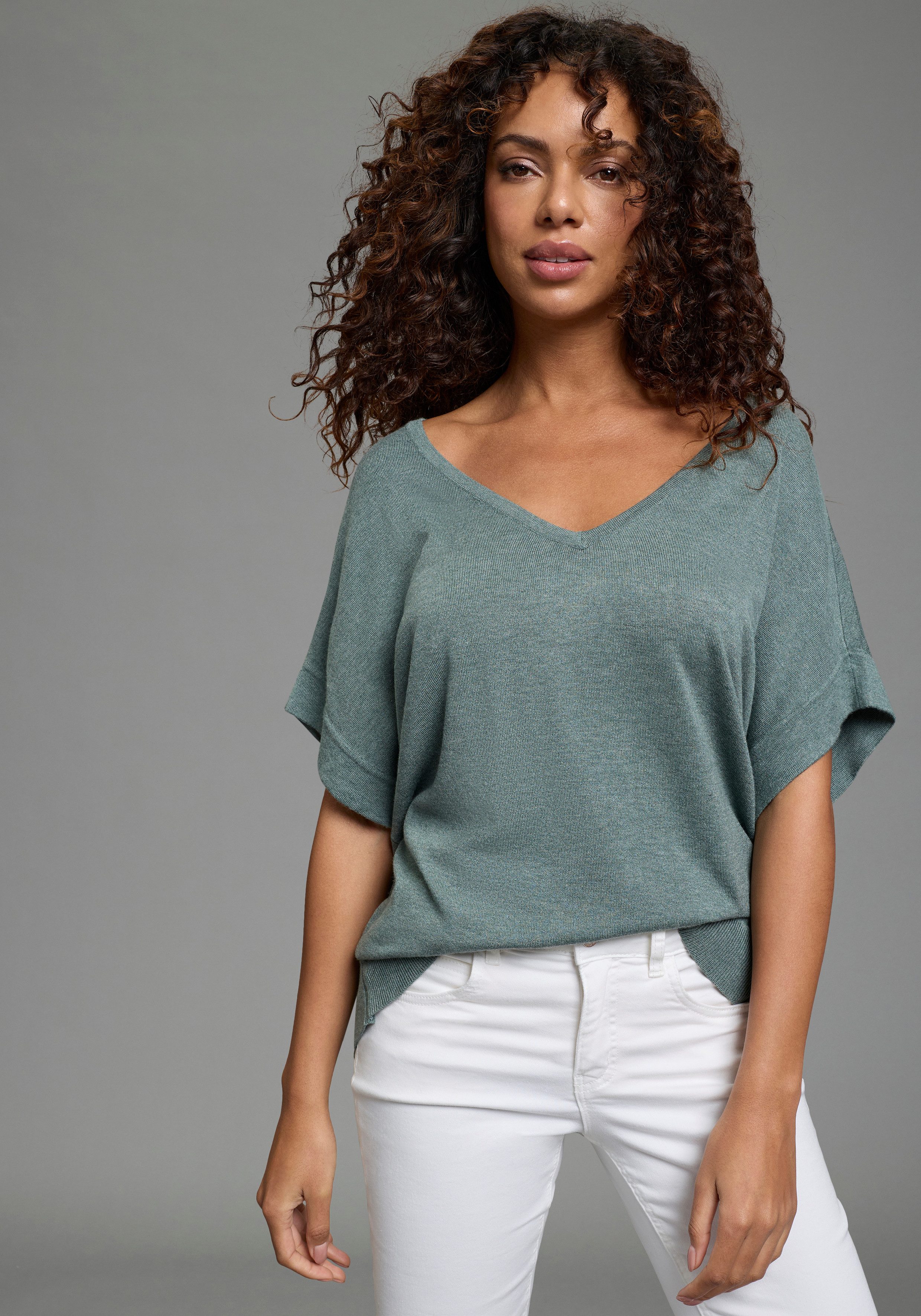 Laura Scott CURVE V-Ausschnitt-Pullover mit figurschmeichelnder Passform. € 39,99, (€ 39,99 pro 1 Stk).