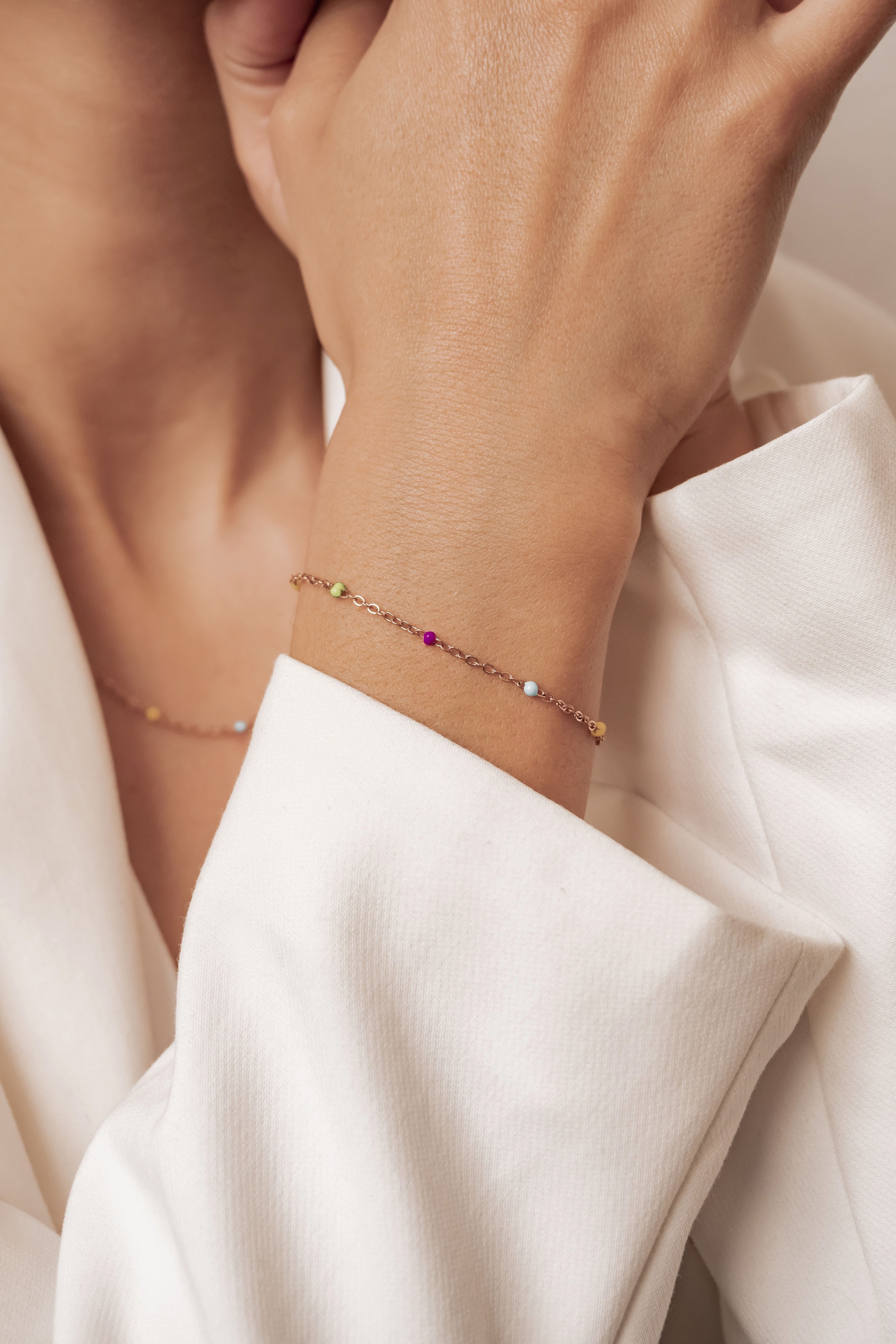 Hey Happiness Armkette mit Charms Farbharmonie, wasserfest, Farbfrohes Edelstahlarmband Damen mit bunten Perlen