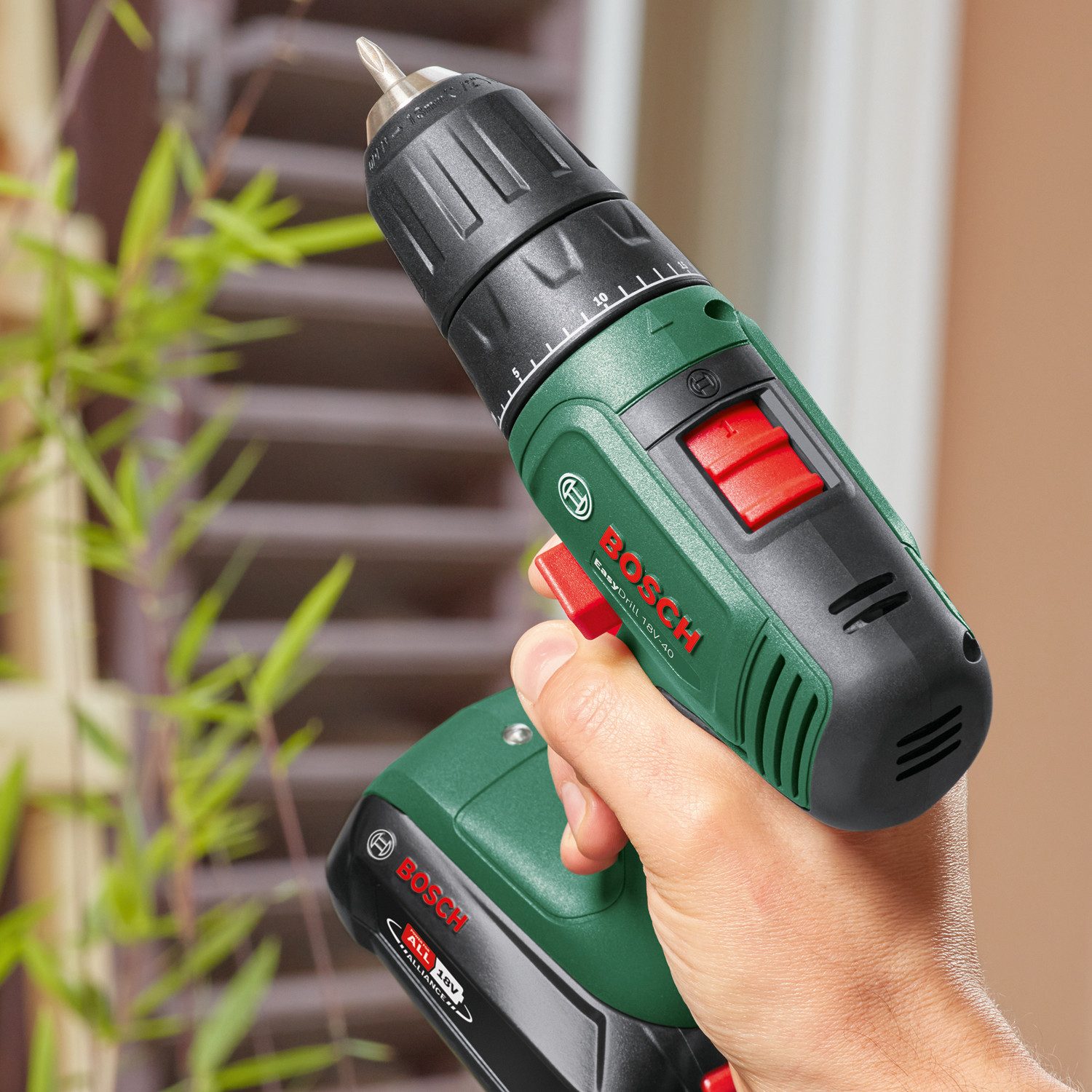 Bosch Home & Garden Akku-Bohrschrauber EasyDrill 18V-40, inkl. 2x Akkus 1,5 Ah und Ladegerät AL 18V-20, im Tragekoffer
