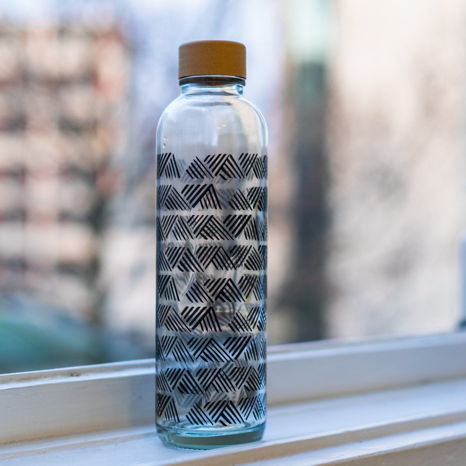 yogabox Trinkflasche CARRY TRACK Regional OFF GLAS, l 0.7 produziert