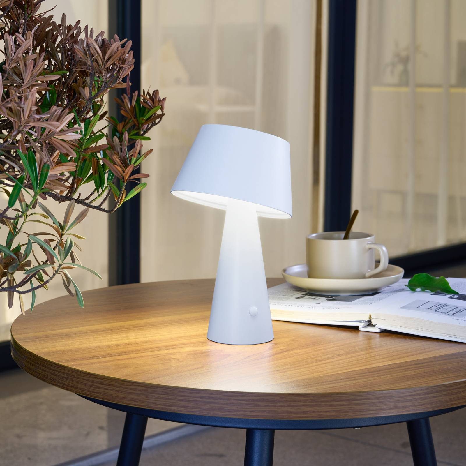 Lindby Außen-Tischleuchte Lirinor, LED, Kunststoff Weiß universalweiß IP44, 1 x 3,3 W LED, universalweiß