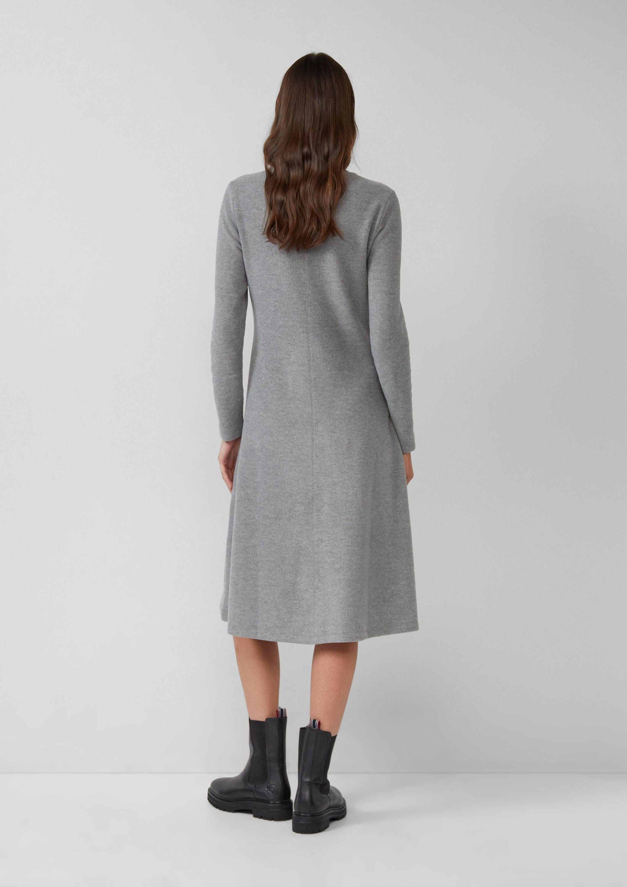 s.Oliver Midikleid Kleid Strukturiertes Midikleid aus weichem Sweat im Slim Fit