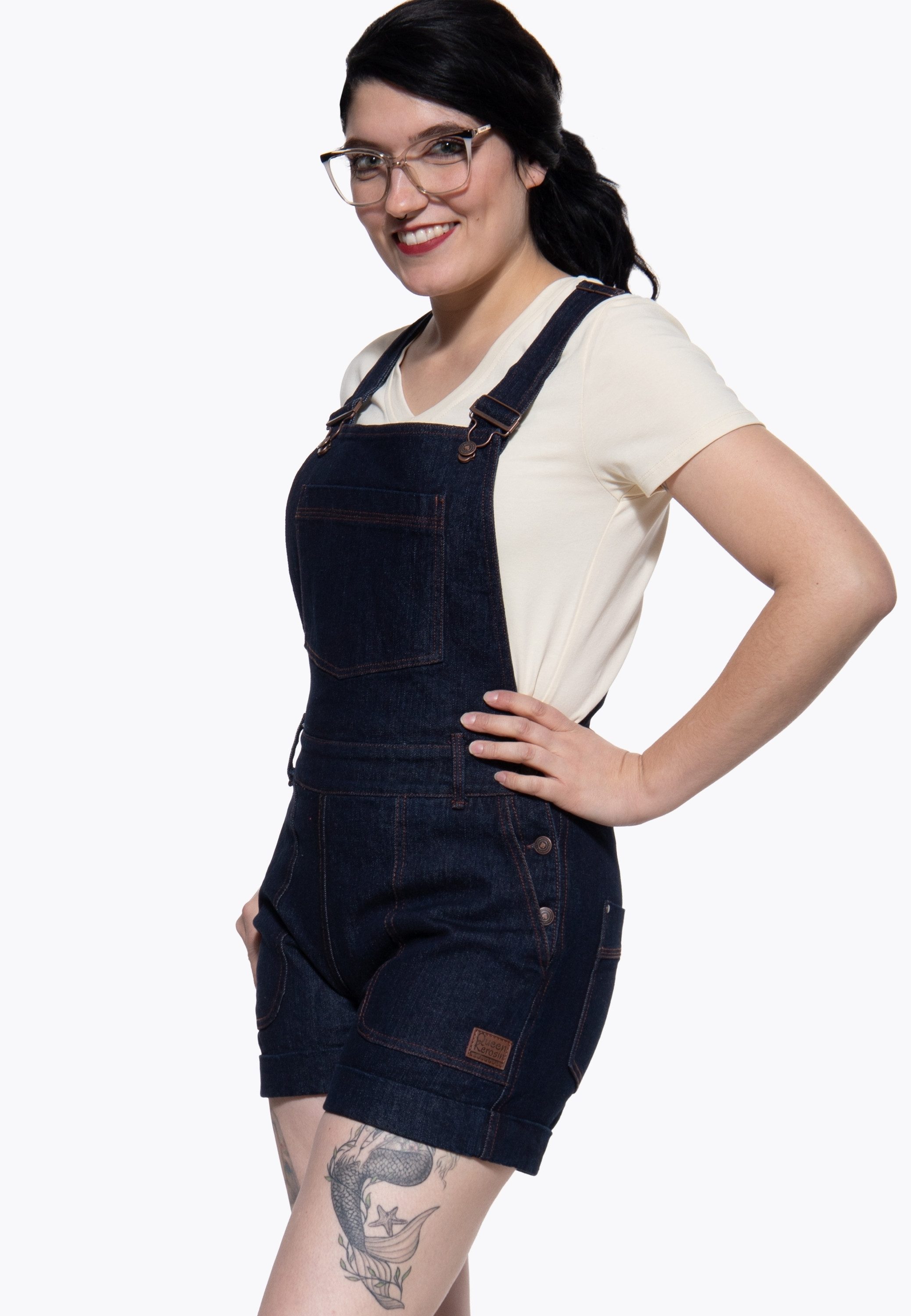 QueenKerosin Latzjeans Josie mit gekrempelten Beinabschlüssen