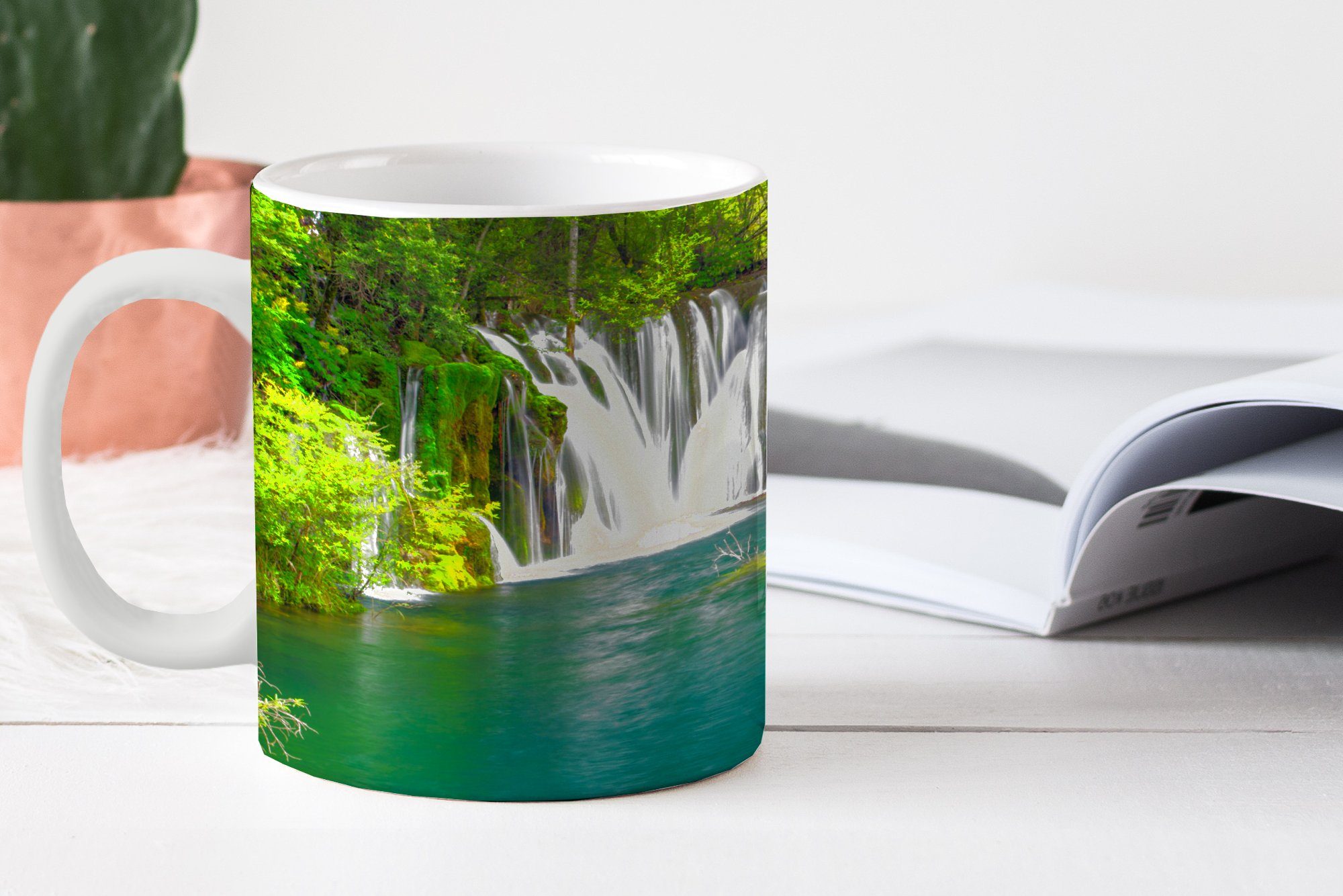 der Keramik, Die Becher, Thailands, in Geschenk Kaffeetassen, Tasse Natur MuchoWow Wasserfälle grüne Teetasse, oberhalb Teetasse,