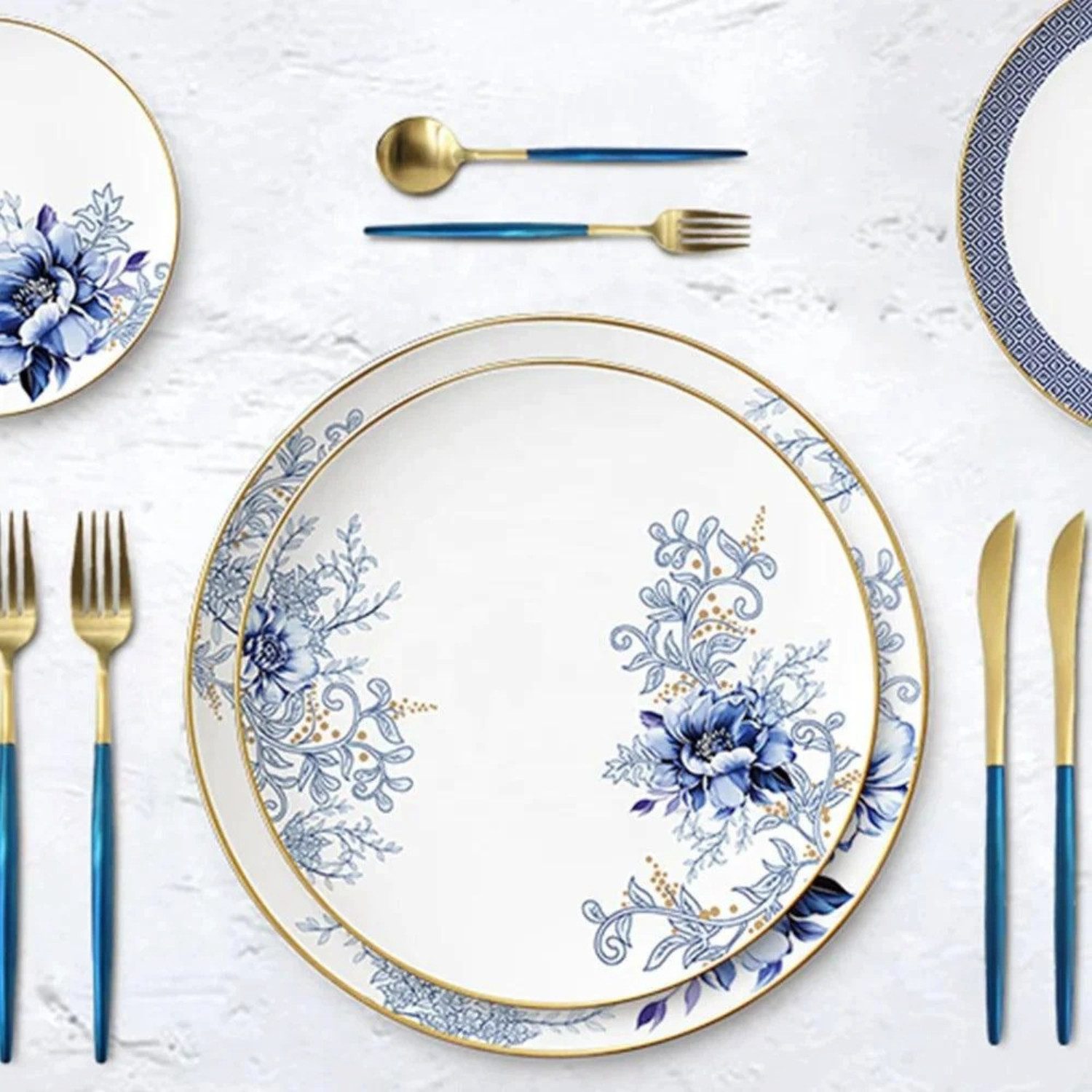 Quality Elegance Teller-Set Luxuriöses Elegant Blue Classic Bone China Geschirrset (4-tlg)