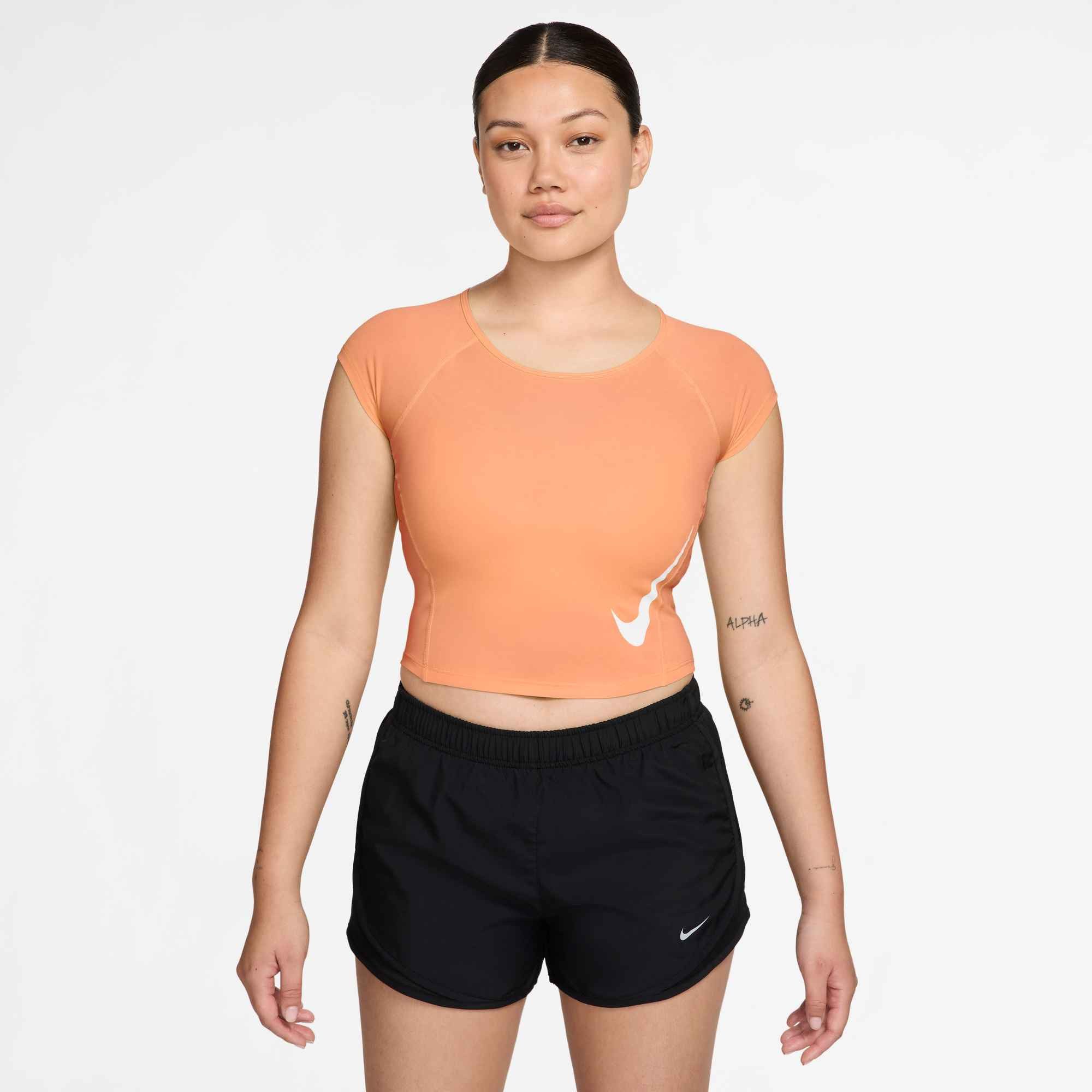 Nike Lauftop W NK TEMPO SWOOSH RUN DF SS mit Rundhalsausschnitt, normale Länge, ohne Verschluss, aus Polyester