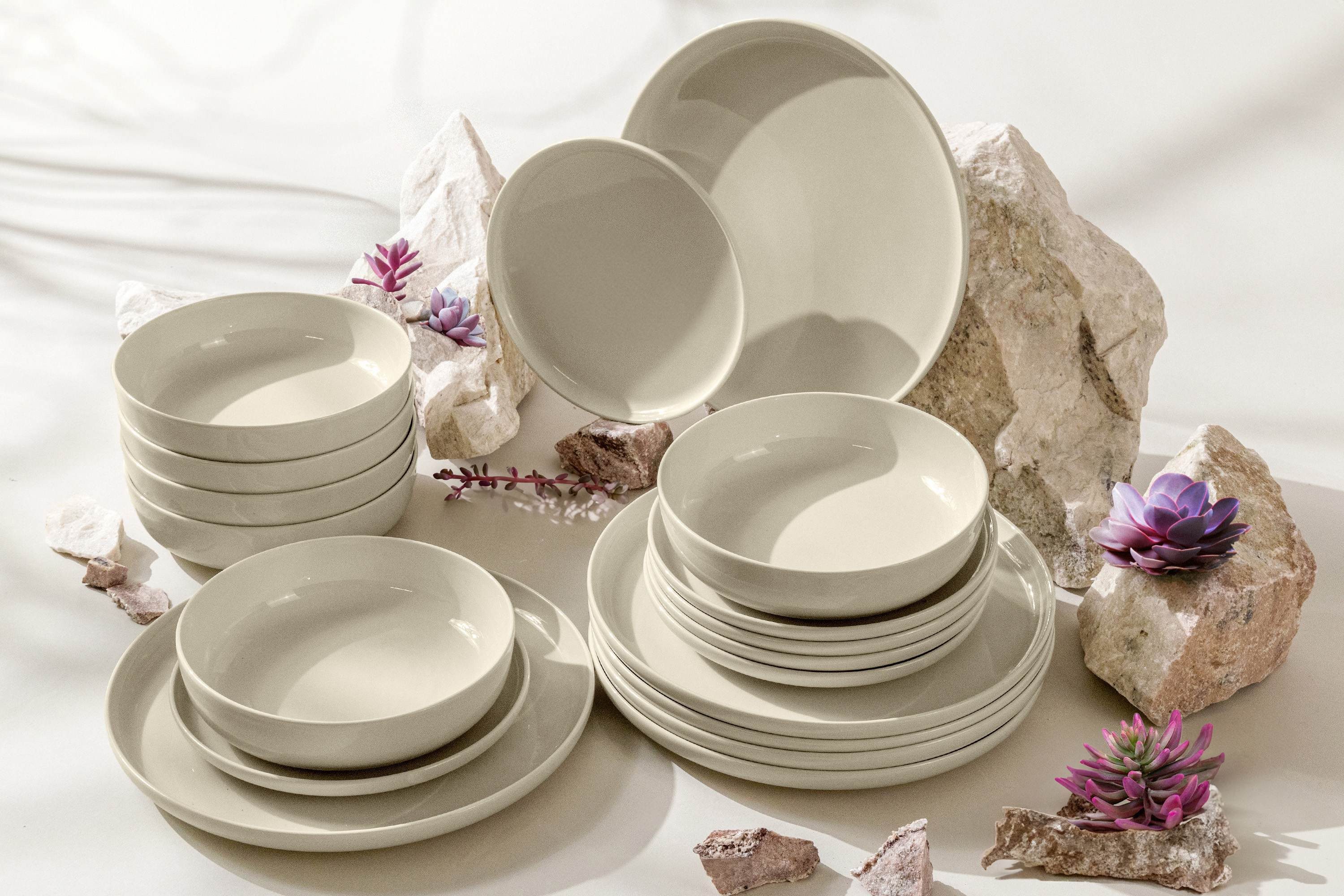 KONSIMO® Tafelservice VICTO Geschirrset hergestellt in der EU (18-tlg), 6 Personen, Steingut, spülmaschinengeeignet, mikrowellengeeignet, glänzend, rund