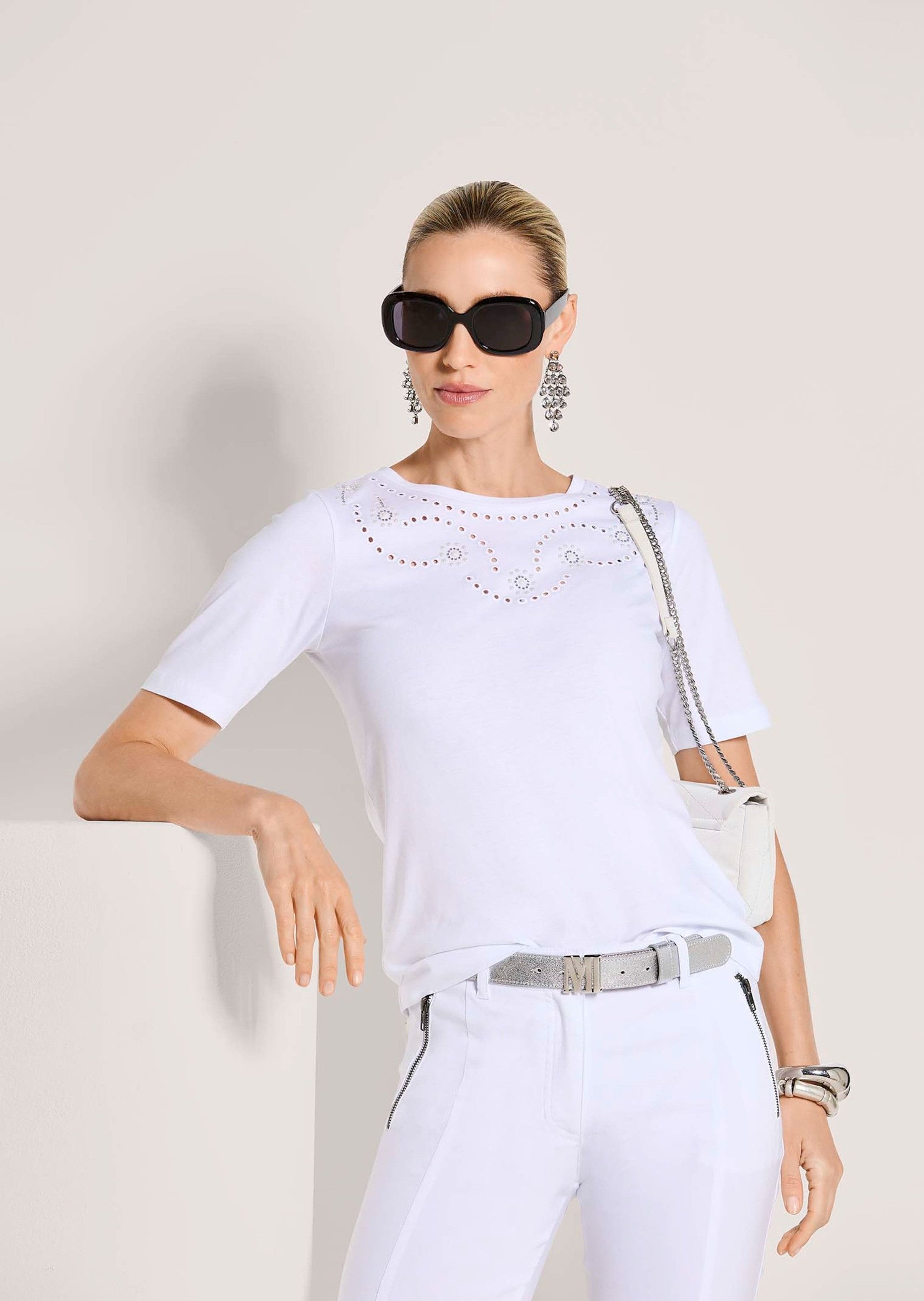 MADELEINE Kurzarmshirt Elegantes Kurzarm-Oberteil mit Stickerei Romantisches Basic-Oberteil mit Halbarm, Rundhalsausschnitt