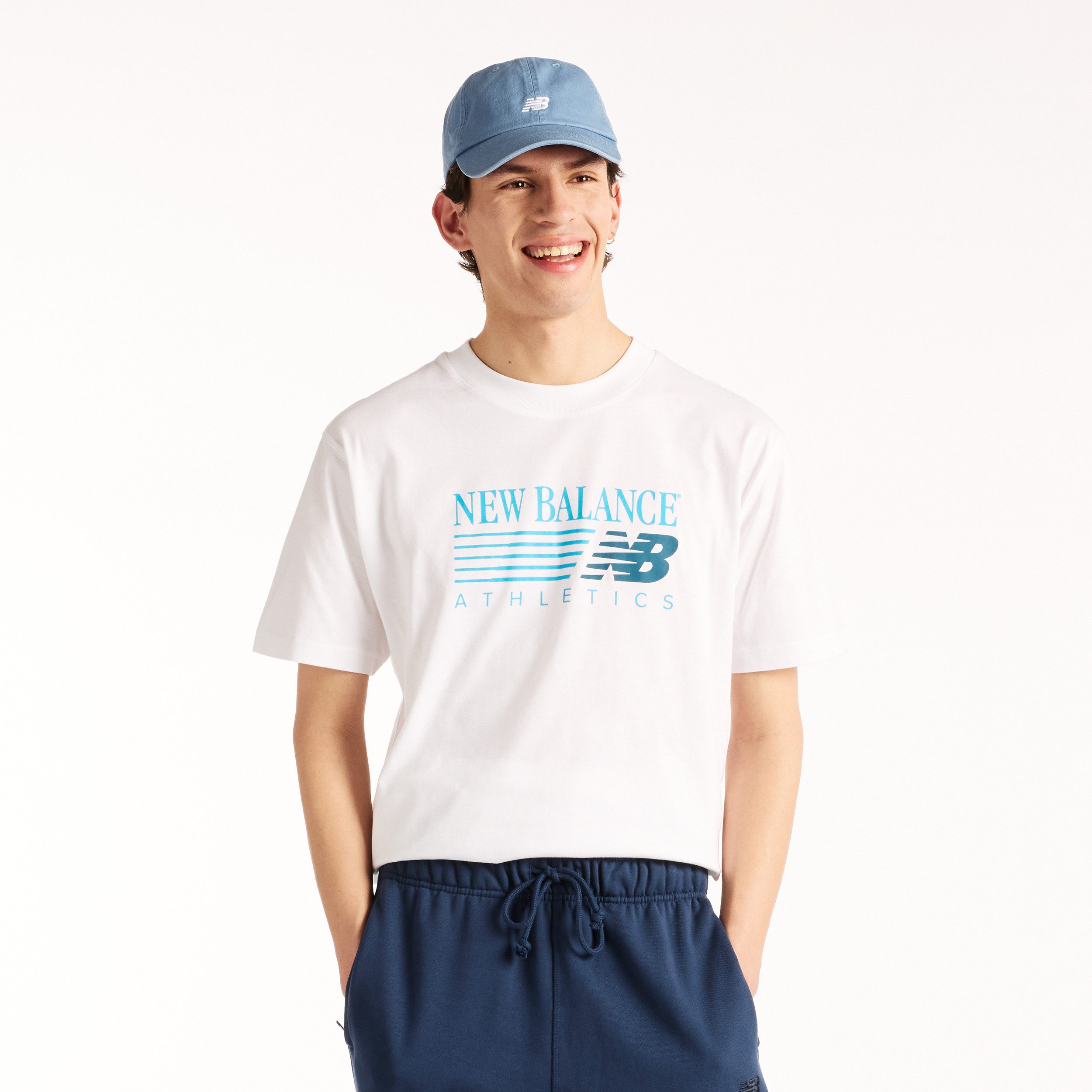 New Balance T-Shirt REIMAGINED GRAPHIC T-SHIRT sportlicher Stil, aus Baumwolle, T-Shirt-Schnitt