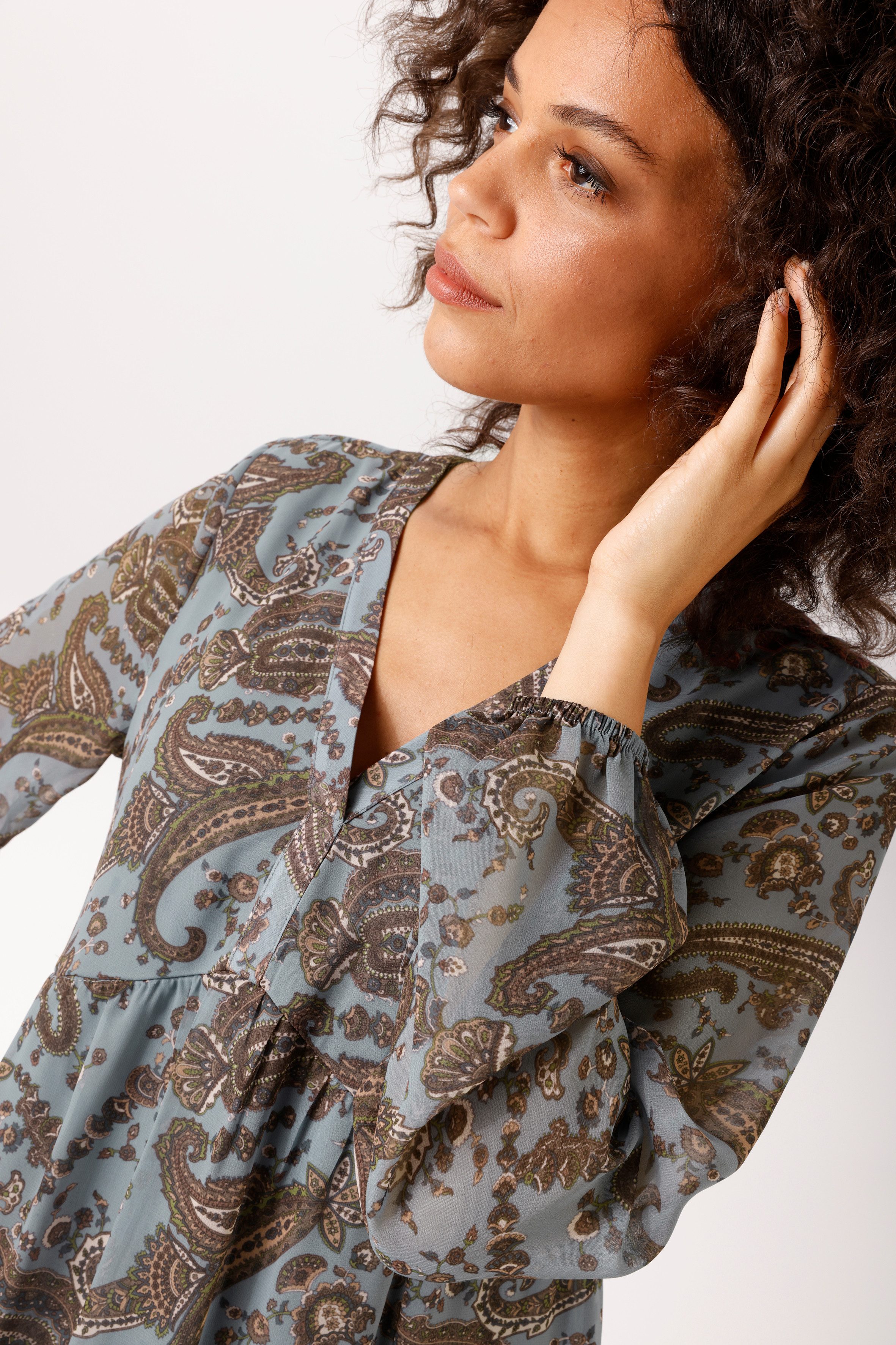 Aniston CASUAL Tunikakleid mit fantasievollen großflächigen Paisley-Druck - NEUE KOLLEKTION – Bild 3 von 5