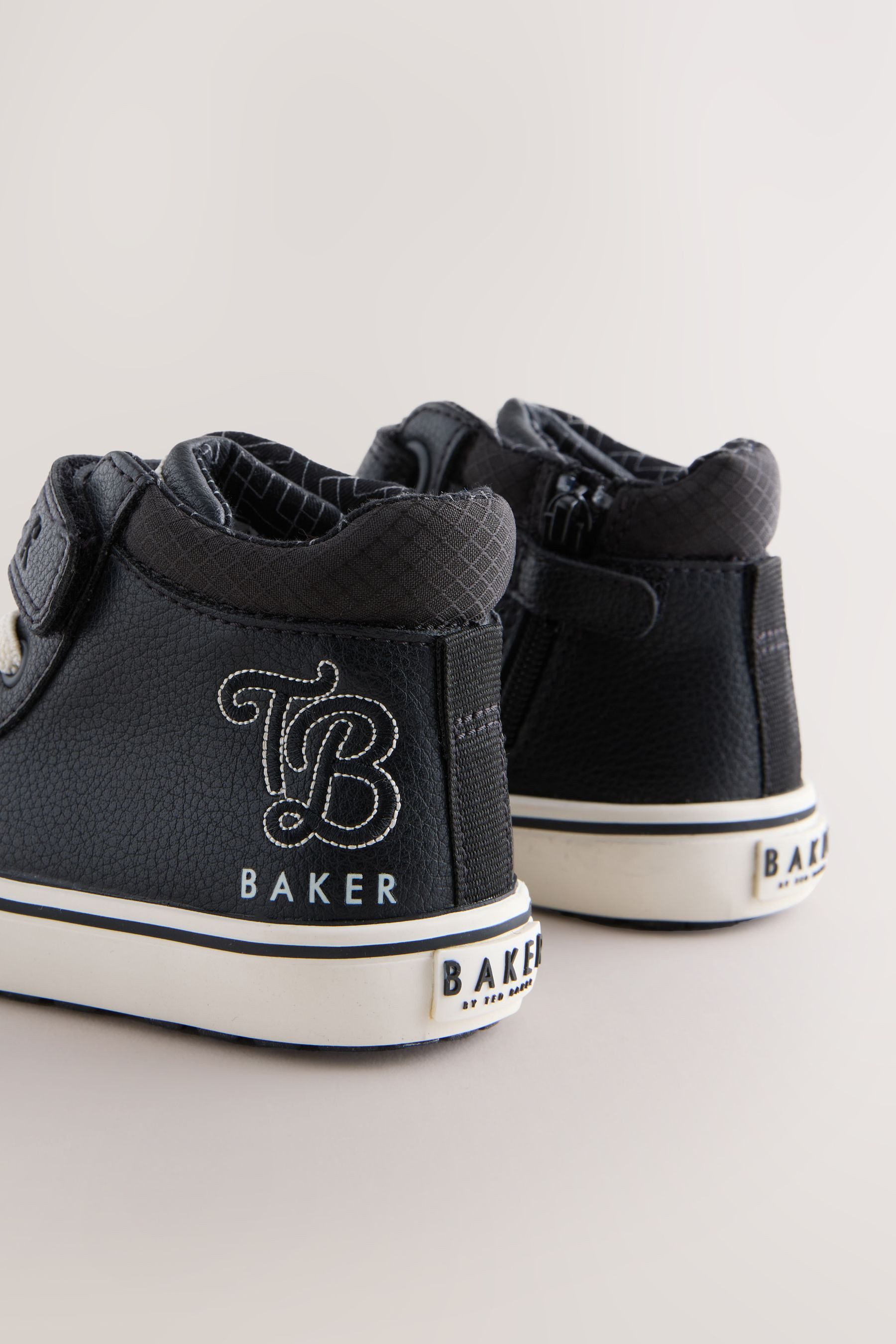 Baker by Ted Baker Baker by Ted Baker Varsity Hi-Top-Schnürsneaker Sneaker (1-tlg)