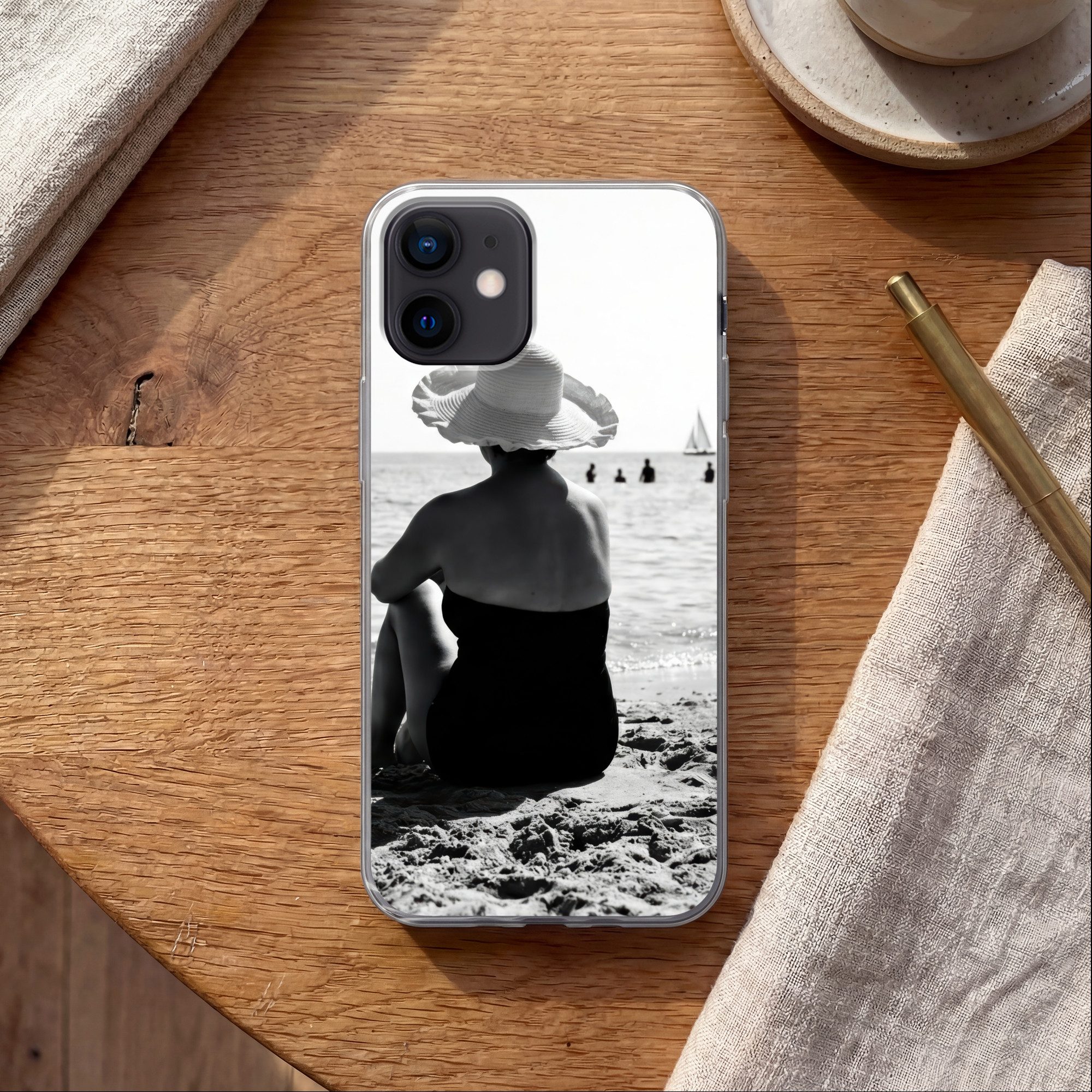 MuchoWow Handyhülle für Apple iPhone 12 Frauen - Sonnenhut - Strand - Schwarz - Weiß, Smartphone-Bumper, Print, Handy Schutzhülle Dünn