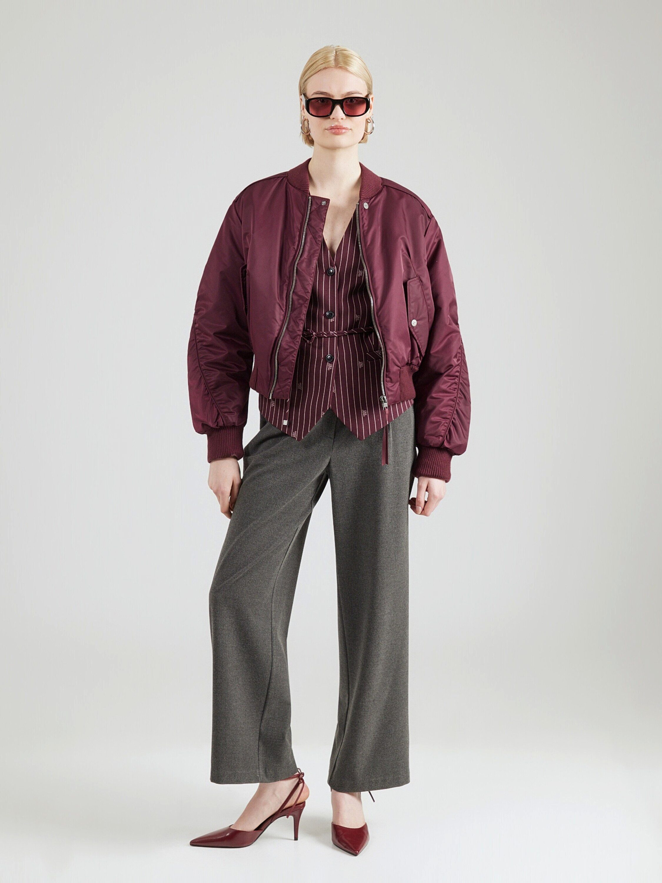 ONLY Stoffhose ONLDeluxe (1-tlg) Falten