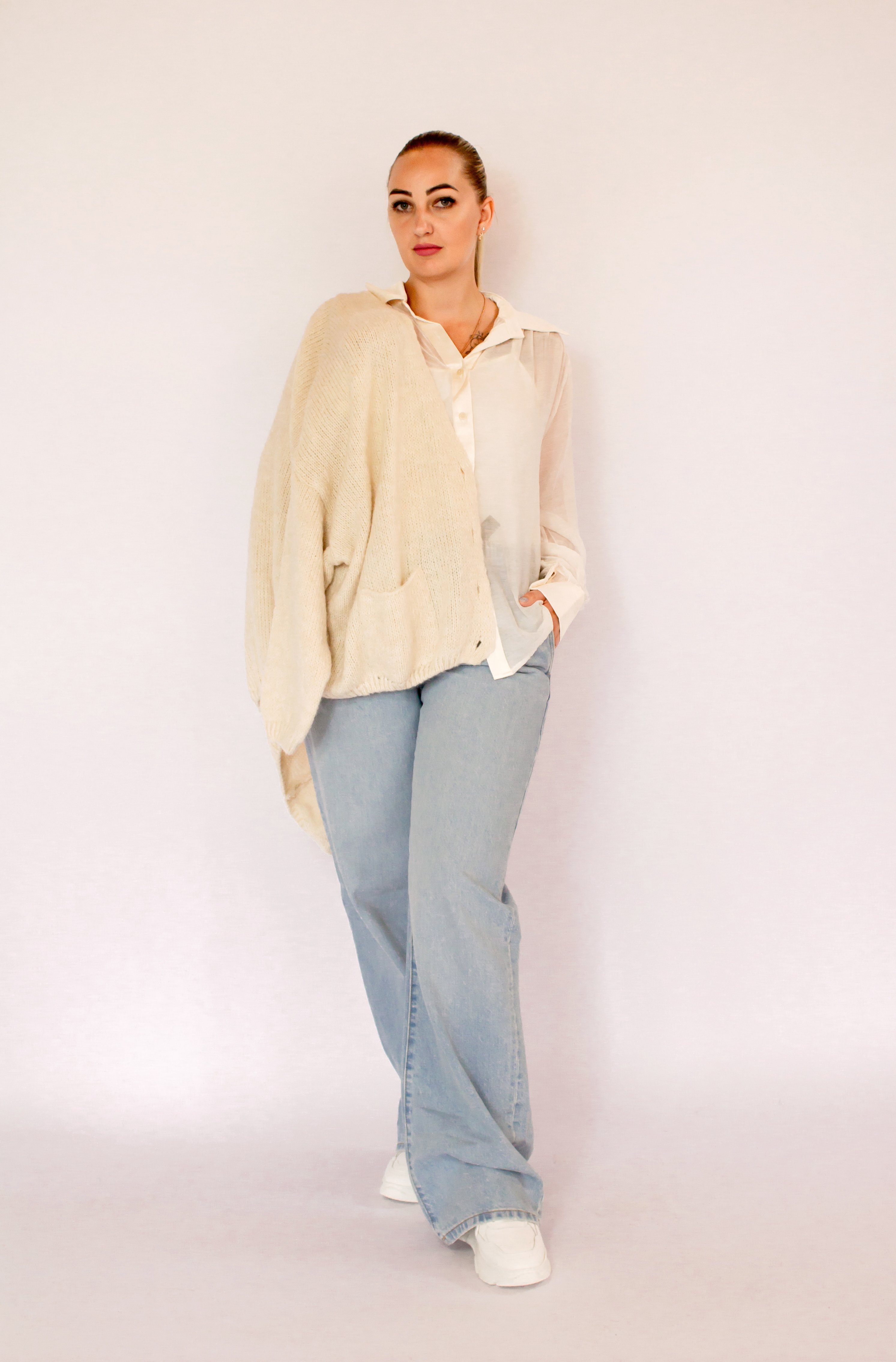 MonCaprise by Clothè Strickjacke Oversize-Form Cardigan Balloncardigan Camel Schwarz Natur Unifarbe, mit Knopfleiste, aus softem Materialmix beige