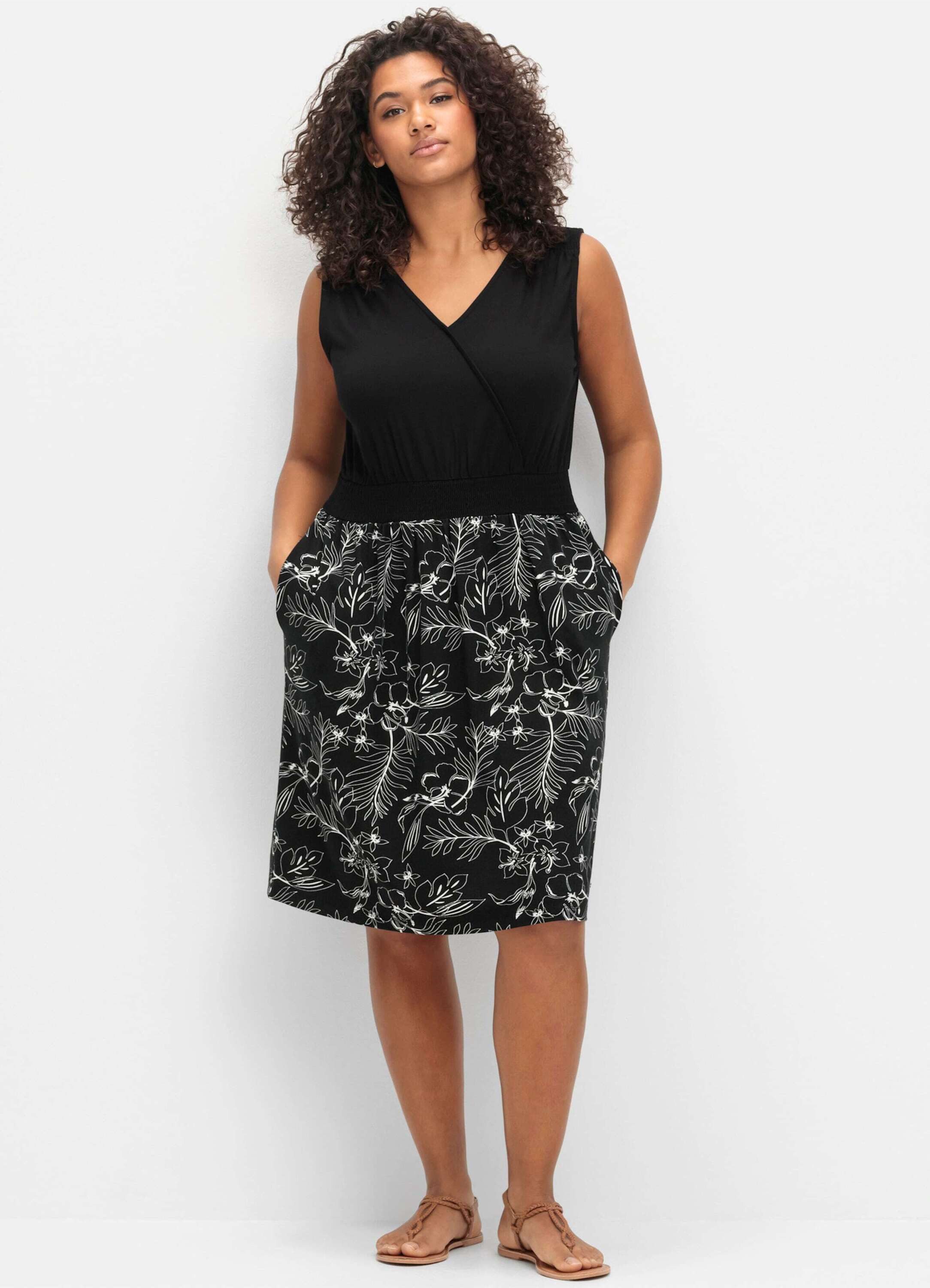 Sheego Strandkleid Jerseykleid Ärmellos