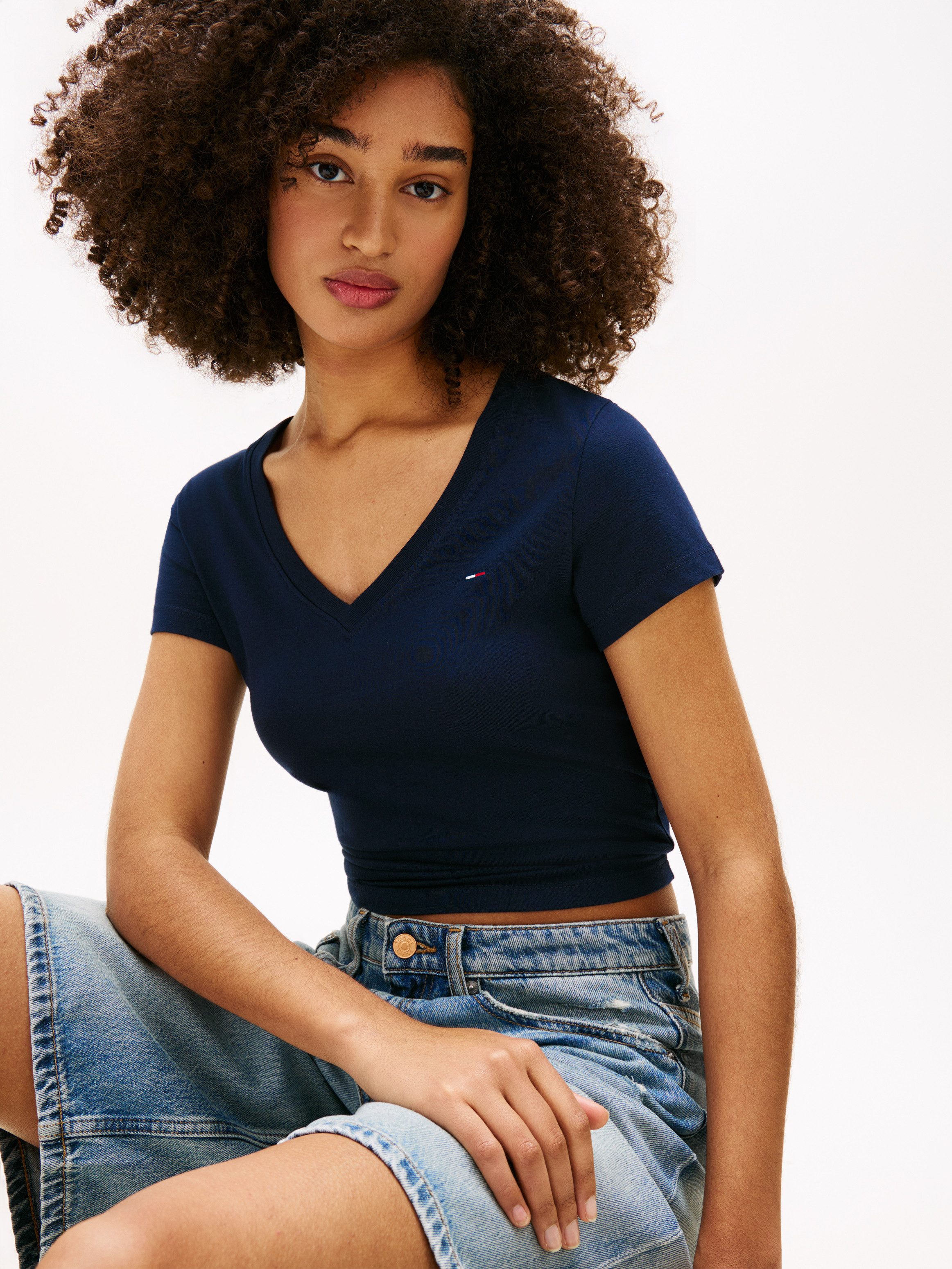 Tommy Jeans Kurzarmshirt TJW 3PACK V-NECK TEE (Packung, 3-tlg., 3er-Pack) mit V-Ausschnitt, Logostickerei – Bild 4 von 5