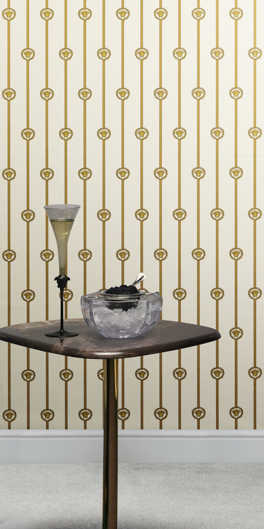 Versace Vliestapete Versace 6 I Love Baroque –, geprägt, 3D-Optik, Barock, Motiv, (1 St), Elegantes Streifendesign mit ikonischen Medaillons & feinem Glanz