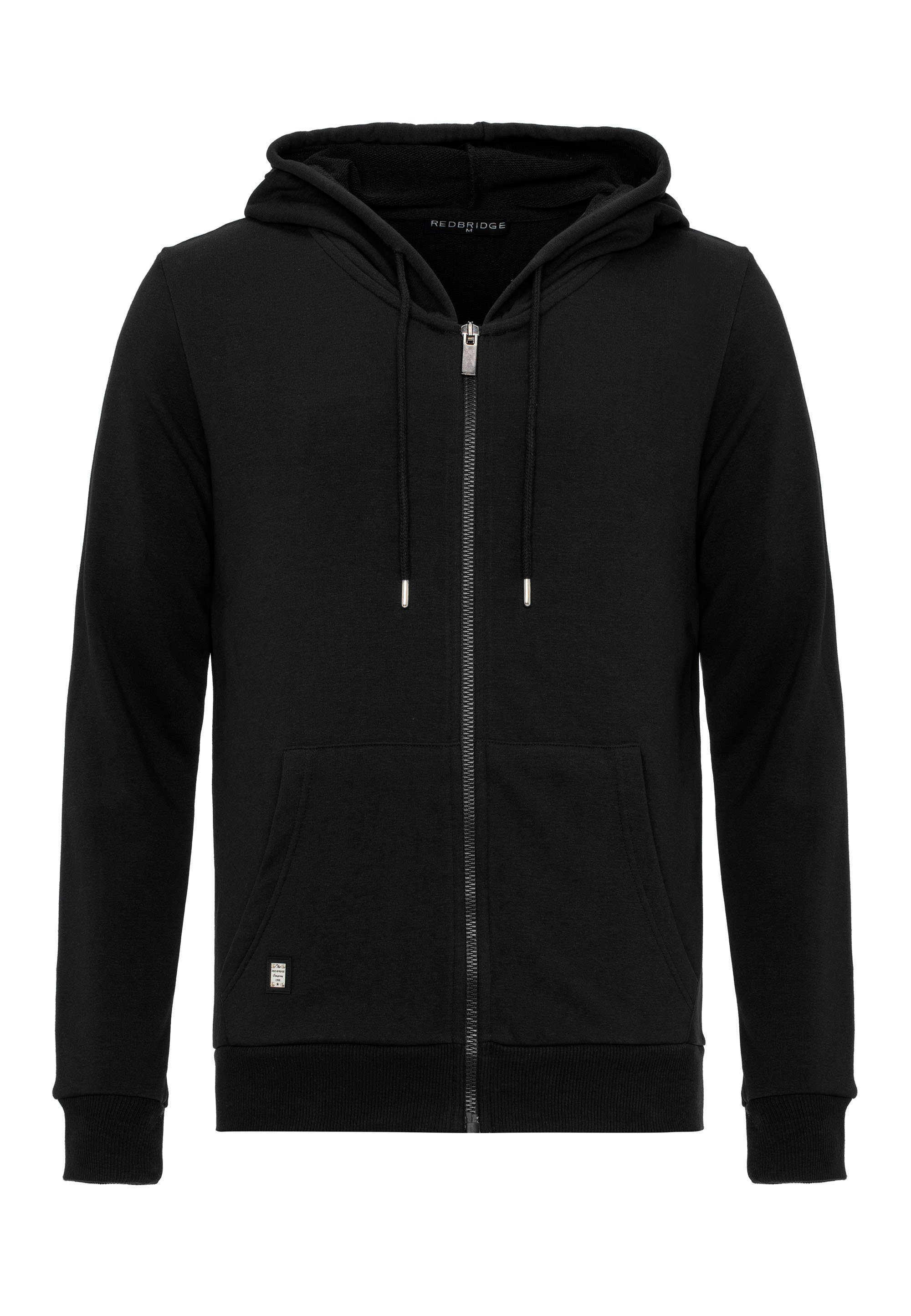 RedBridge Kapuzensweatjacke Premium Sweater mit Logopatch vielseitig, modisch Schwarz