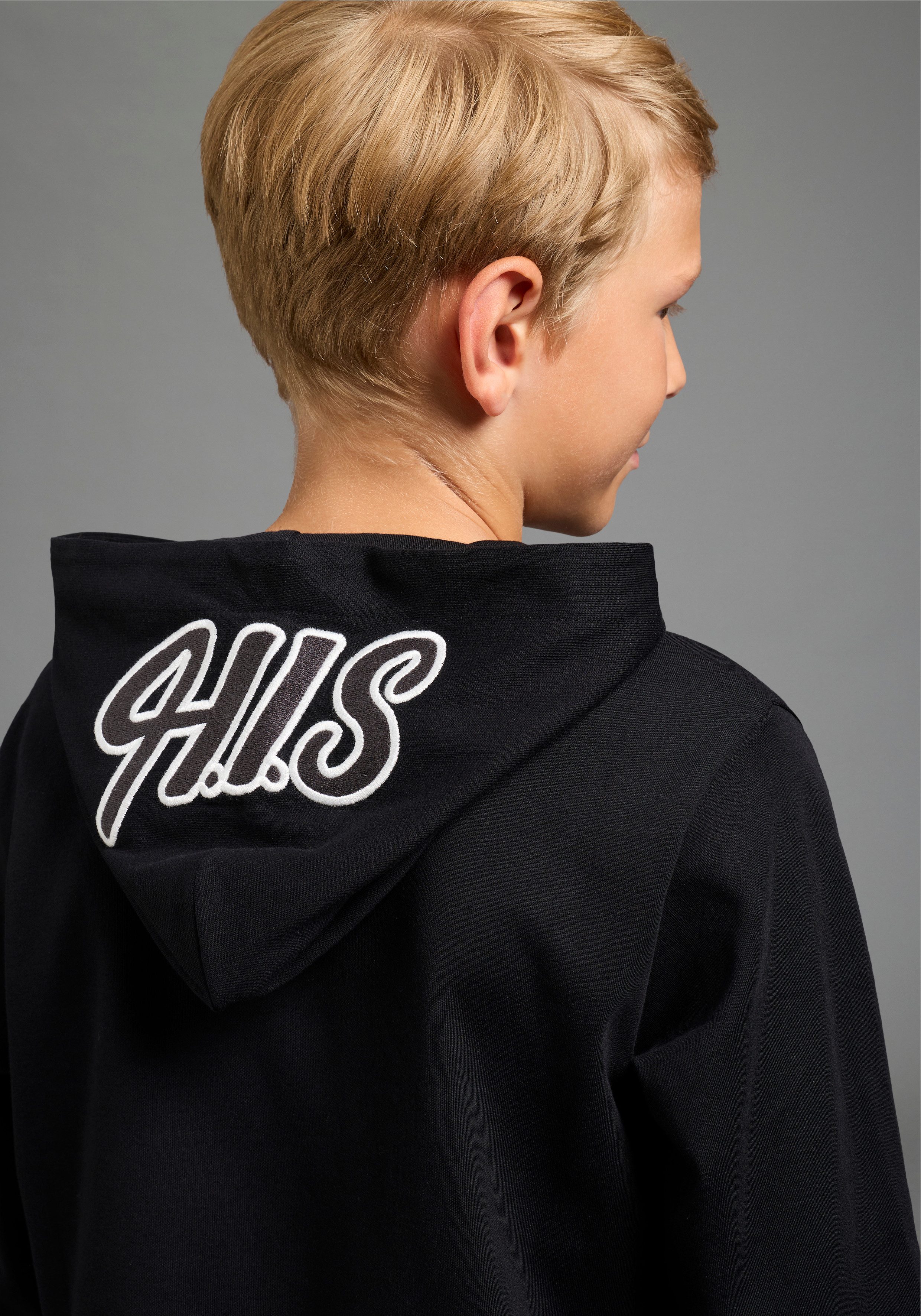 H.I.S Kapuzenshirt Shirt mit großer Stickerei auf der Kapuze H.I.S Logo, hüftlange Basic-Passform, Langarm-Design, modischer Stil