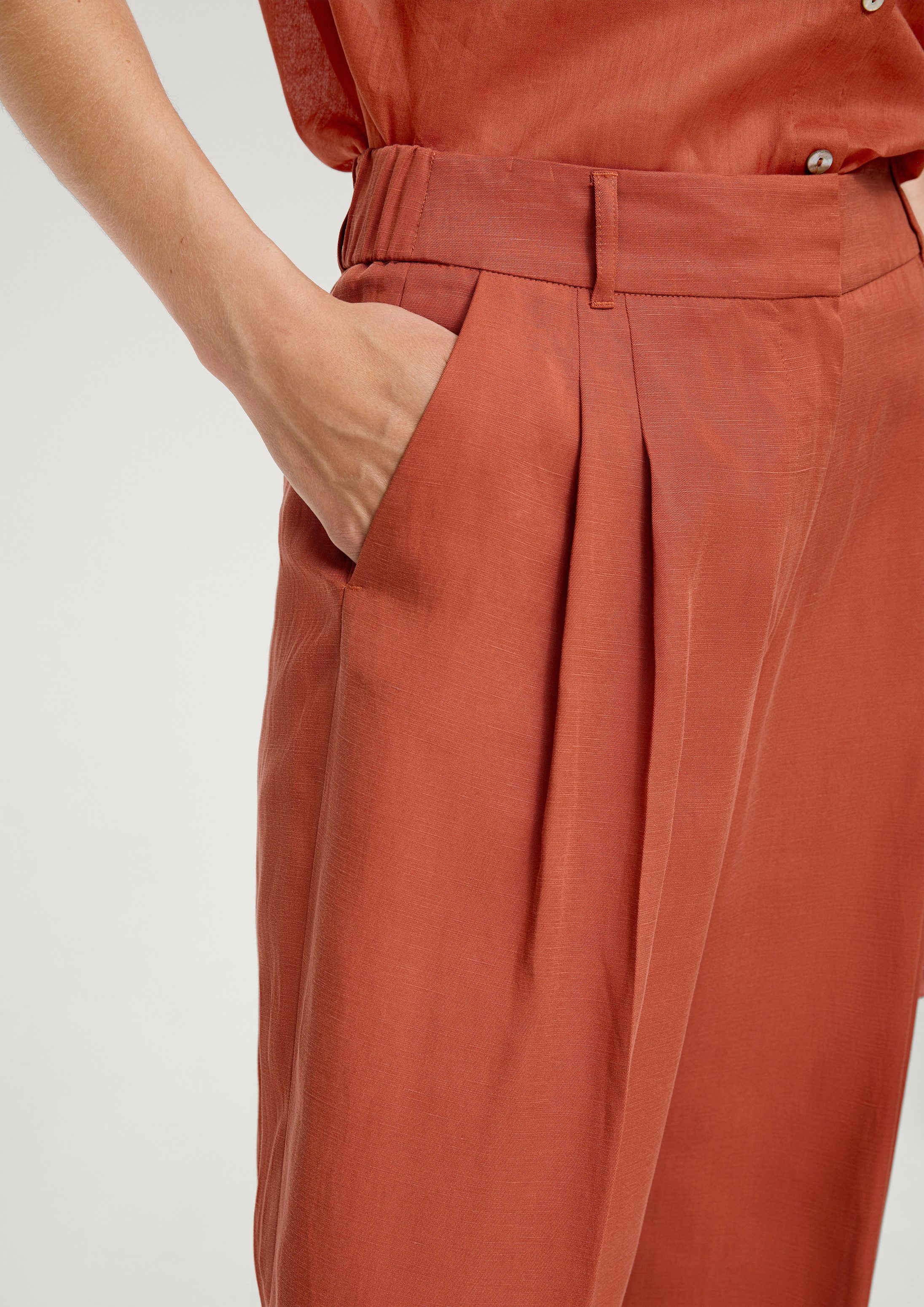 s.Oliver Chinos Hose Regular: Hose mit Bundfalten