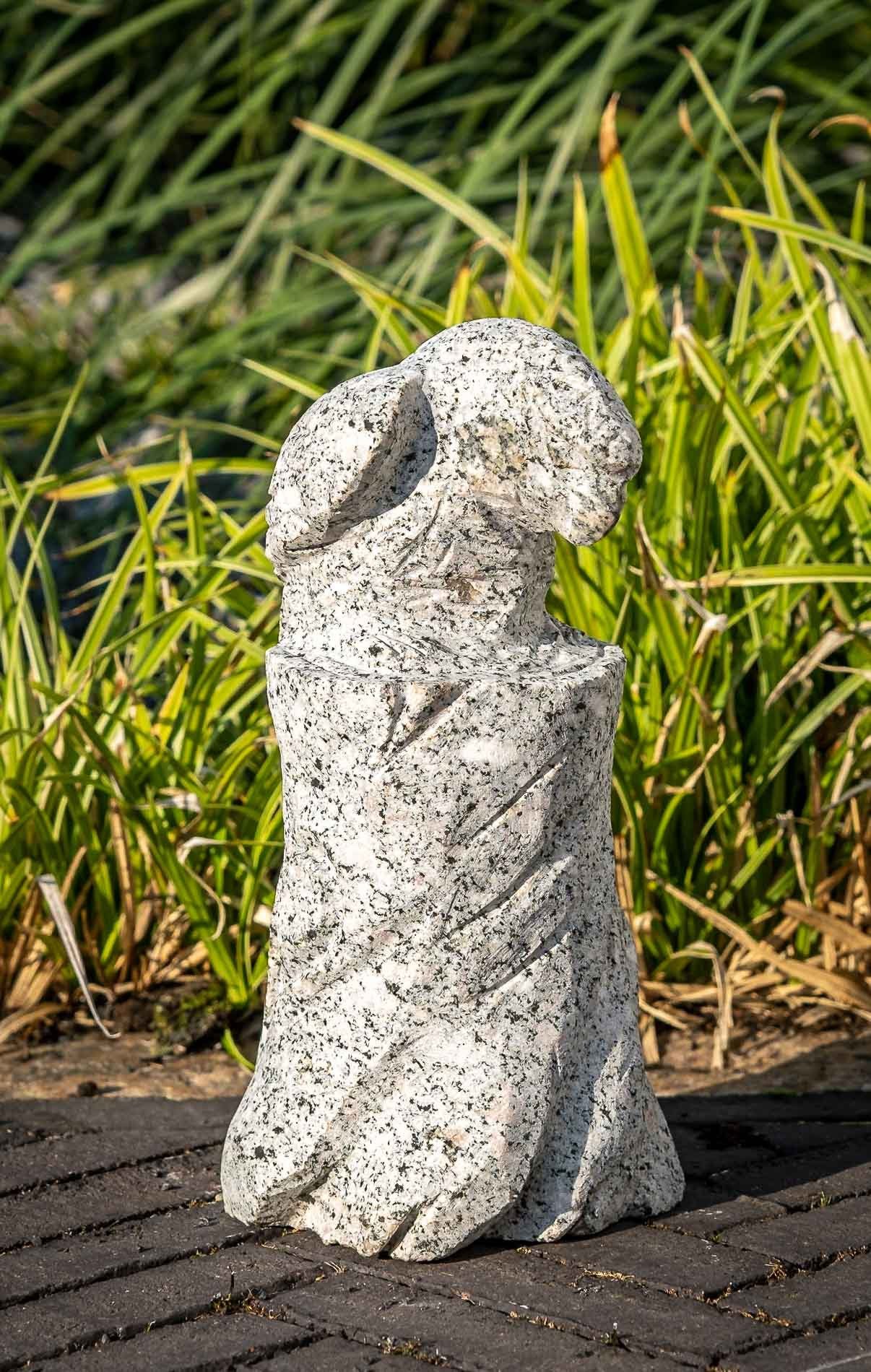 IDYL Gartenfigur IDYL Granit-Skulptur Papagei, Granit – ein Naturprodukt – sehr robust – witterungsbeständig gegen Frost, Regen und UV-Strahlung.