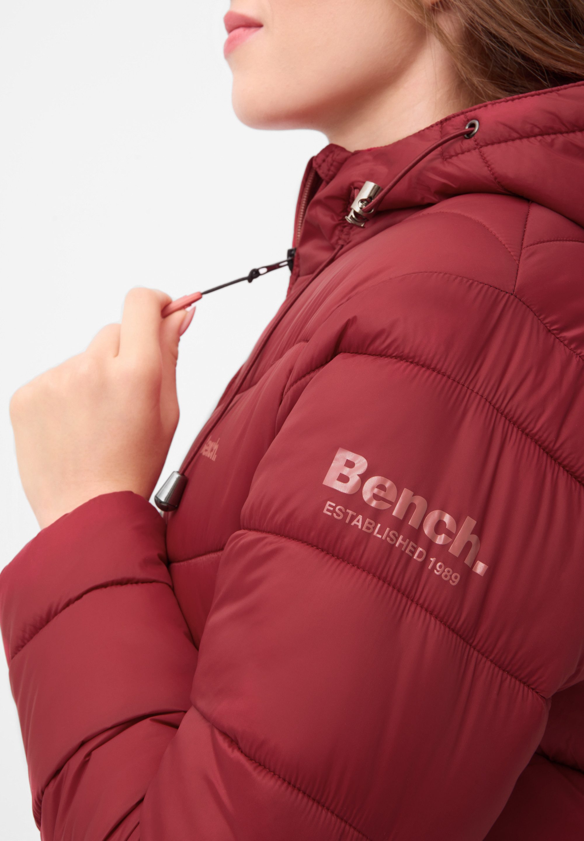 Bench. Steppjacke JIYRA leichte, taillierte Übergangsjacke mit breiter Steppung und Kapuze