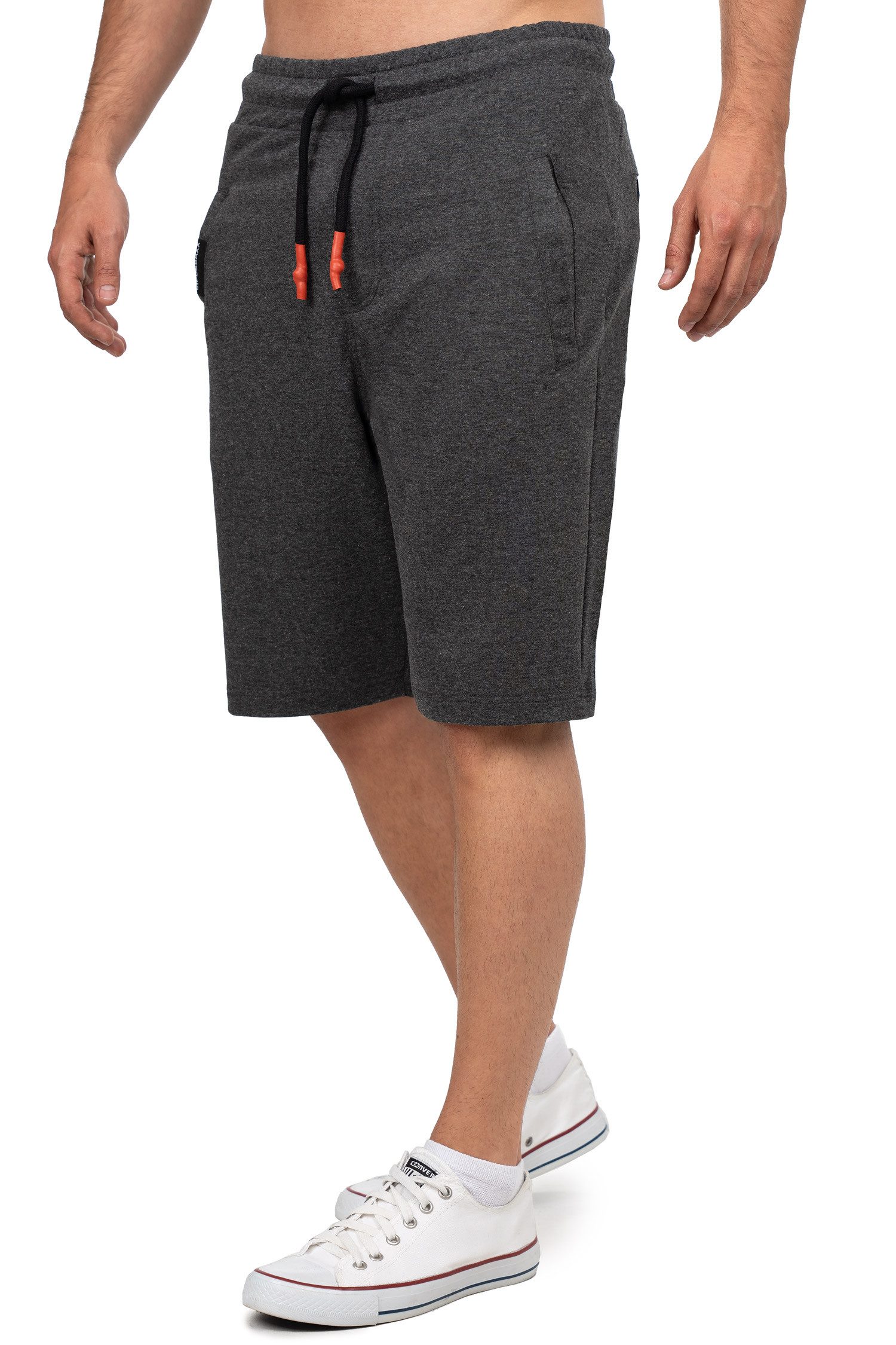 Cipo & Baxx Sweatshorts Herren Regular Fit Capri Hose Mid Waist BA-CK271 Kordelzug mit farblichen Akzenten