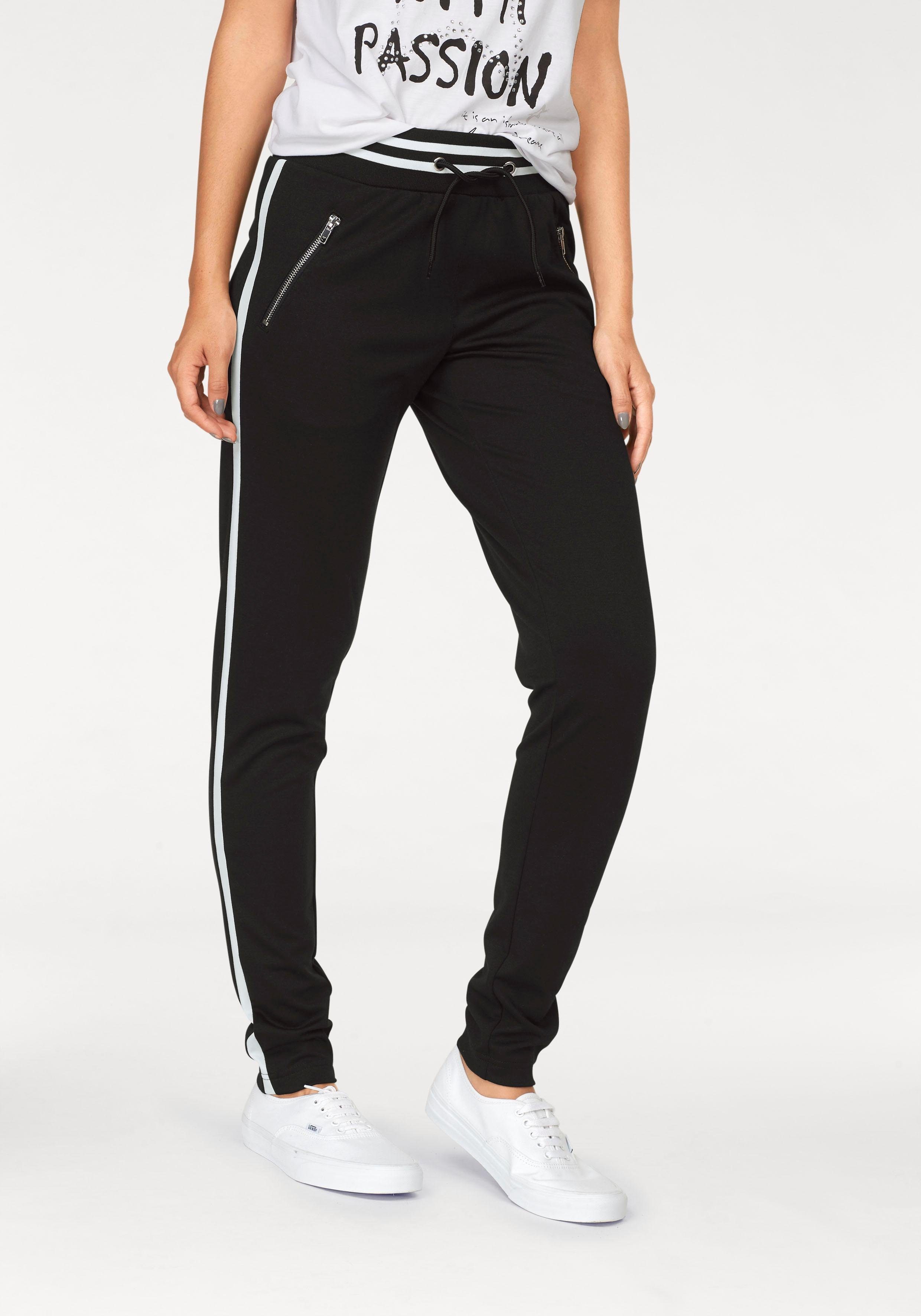 AJC Jogger Pants im trendigem (Hose aus Retro-Design Material) nachhaltigem schwarz