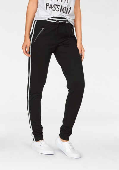 AJC Jogger Pants im trendigem Retro-Design