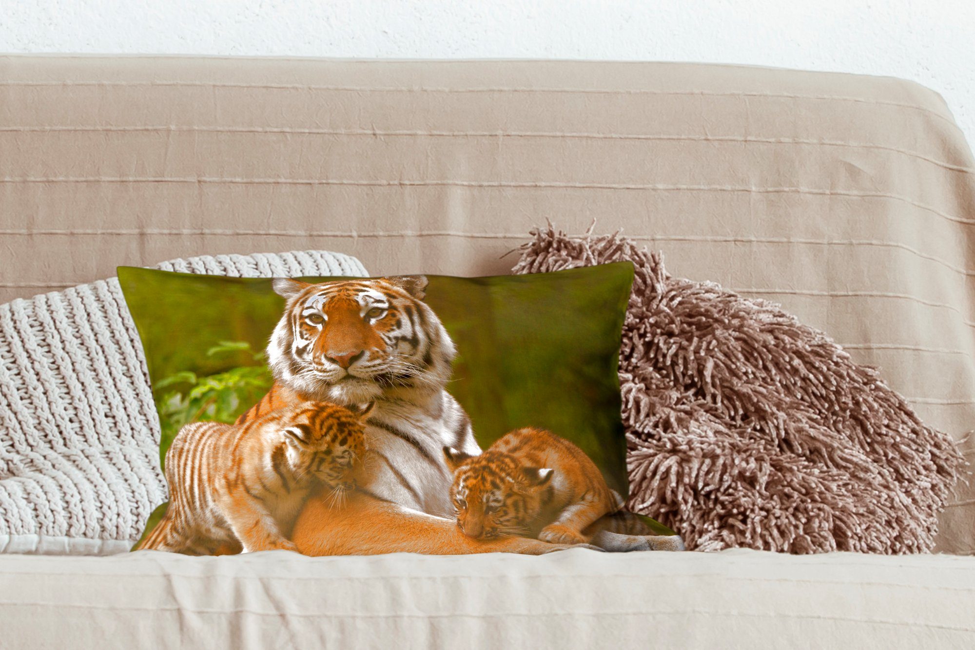Schlafzimmer Natur, Tiger Zierkissen, - Dekokissen Füllung, Jungtiere - MuchoWow mit Wohzimmer Dekoration, Dekokissen