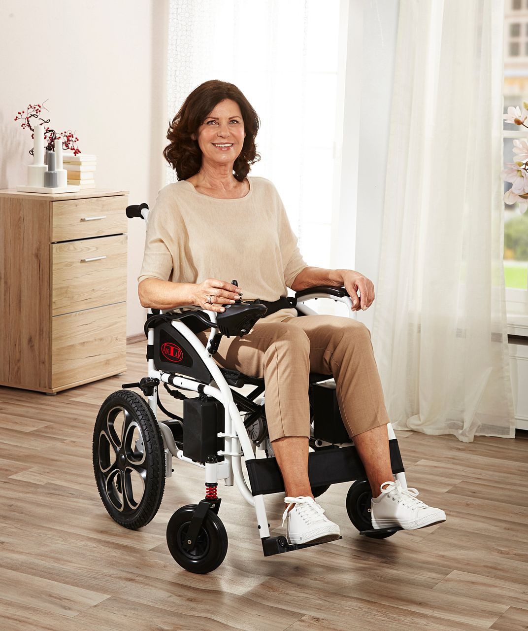 Antar Elektromobil Elektrorollstuhl AT52304 250 Watt Lithium-Ionen-Akku faltbar, 6 km/h