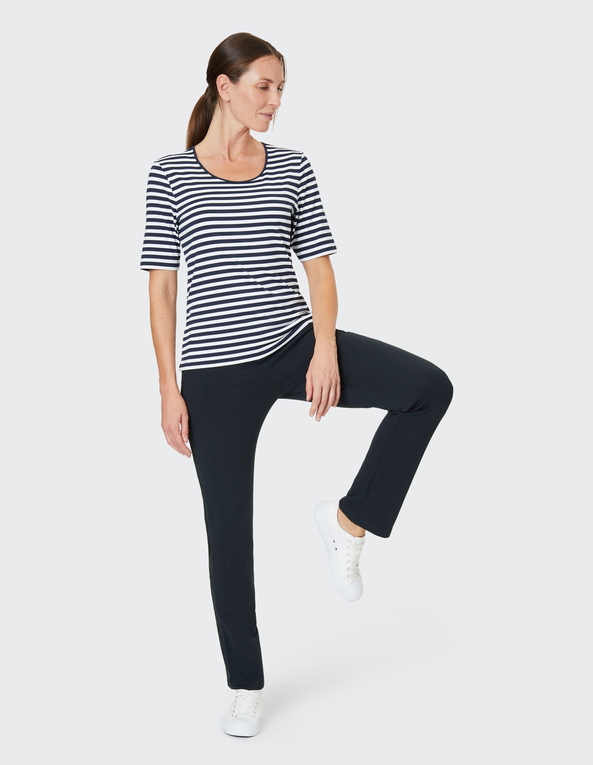 Joy Sportswear Sweathose SWEATHOSE SINA sportlicher Stil, für aktive Looks – Bild 5 von 5
