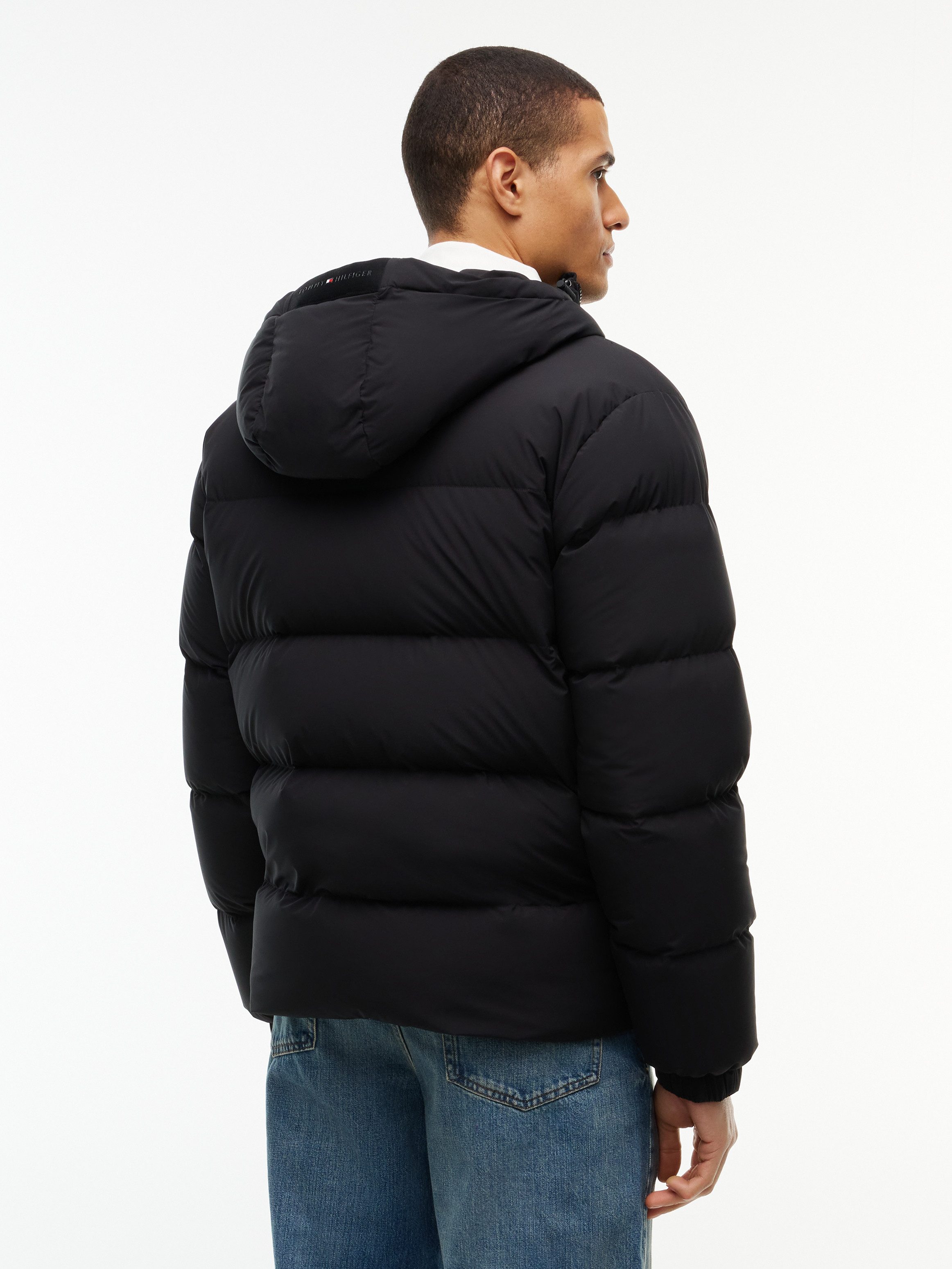 Tommy Hilfiger Daunenjacke DOWN HOODED PUFFER JKT mit Logo-Patch, mit Kapuze, mit Daunenfüllung – Bild 4 von 5