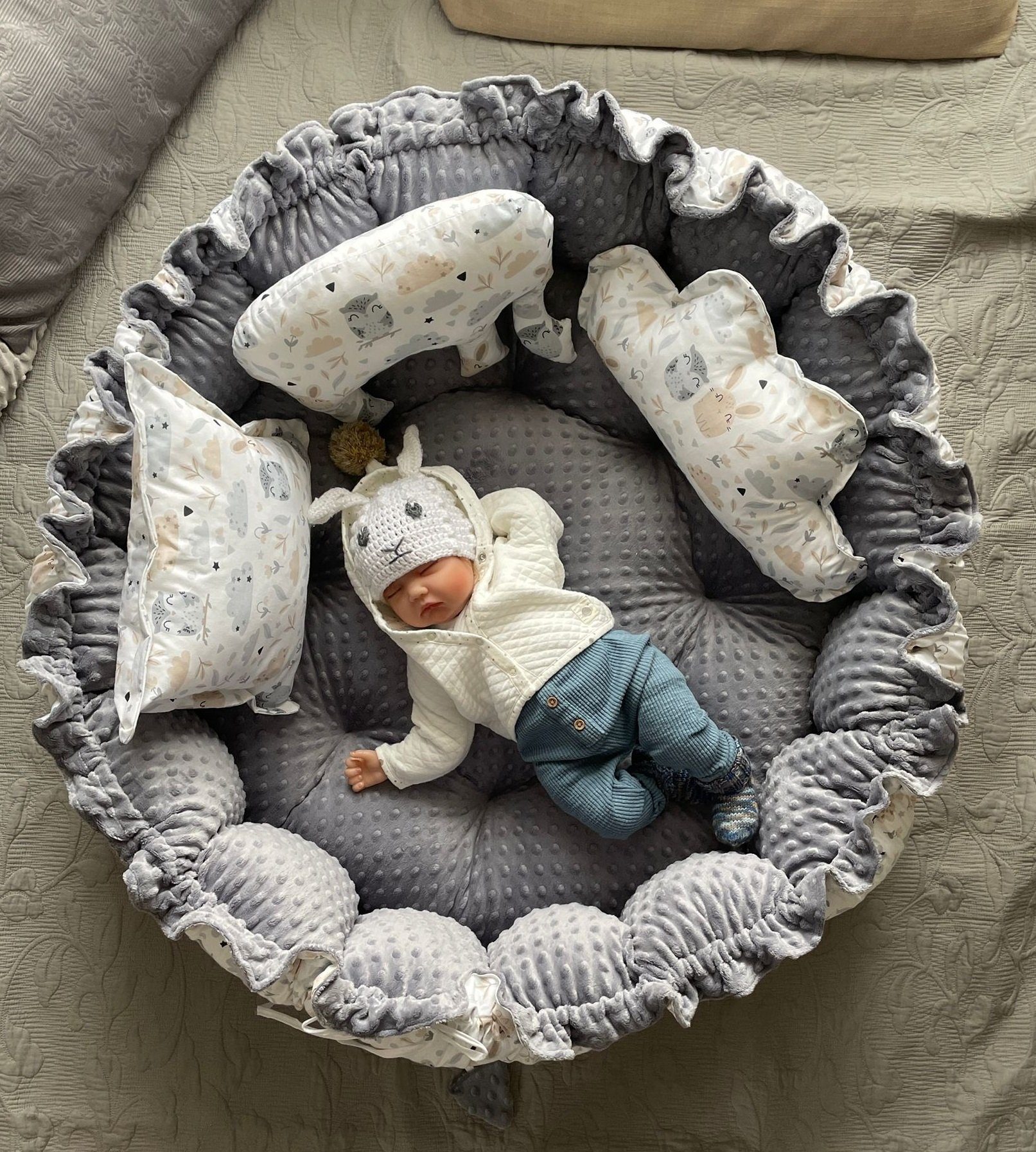 Loolay Bettnestchen MINKY Graphit/ HASE Beige-Weiß ENGELSNEST Babynest, Unterlage, (XXXL ale Nestchen Ø90cm; als Krabbledecke Ø155cm, Original LOOLAY® Babynestchen Spielmatte Reisebett ►SETS MIT ZUBEHÖR), 100% Europäische Stoffe und Kleinserien-Nähen!