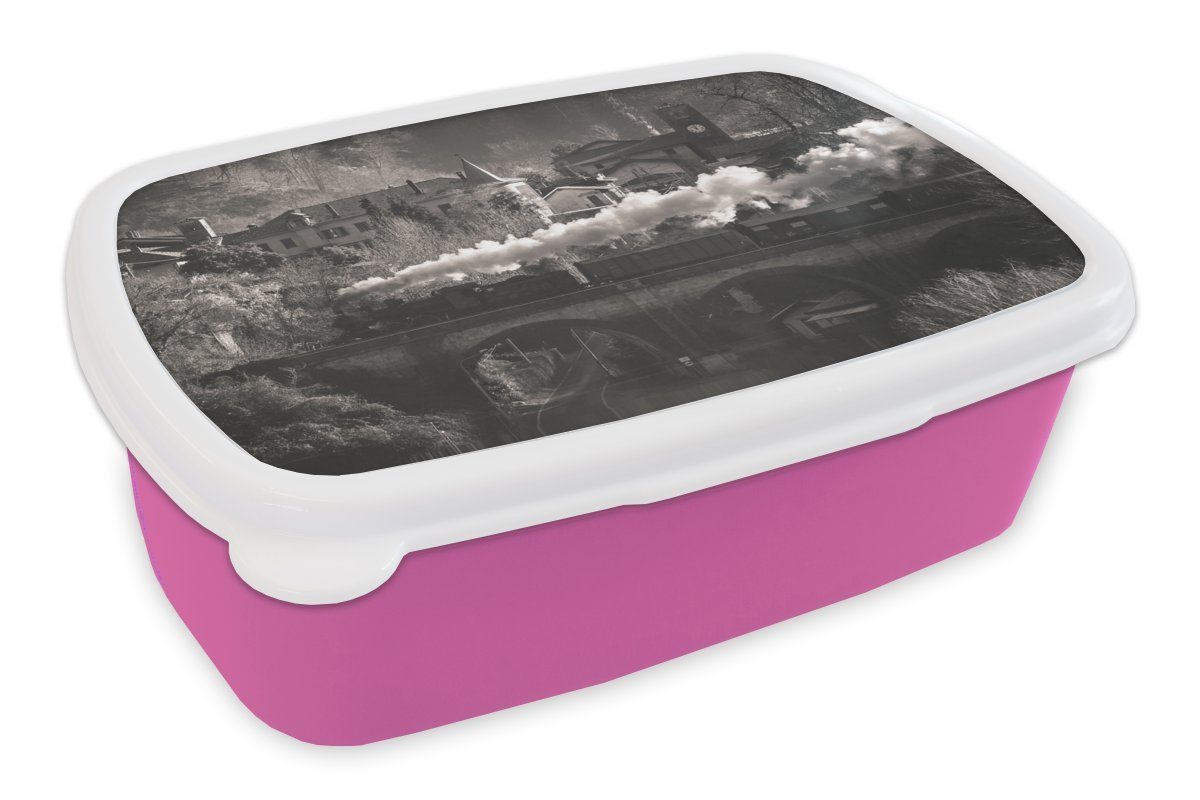 Erwachsene, (2-tlg), MuchoWow Kinder, Kunststoff Kunststoff, für einer auf Lunchbox Brücke, Snackbox, eines rosa Brotdose Schwarz-Weiß-Fotografie Dampfzuges Brotbox Mädchen,