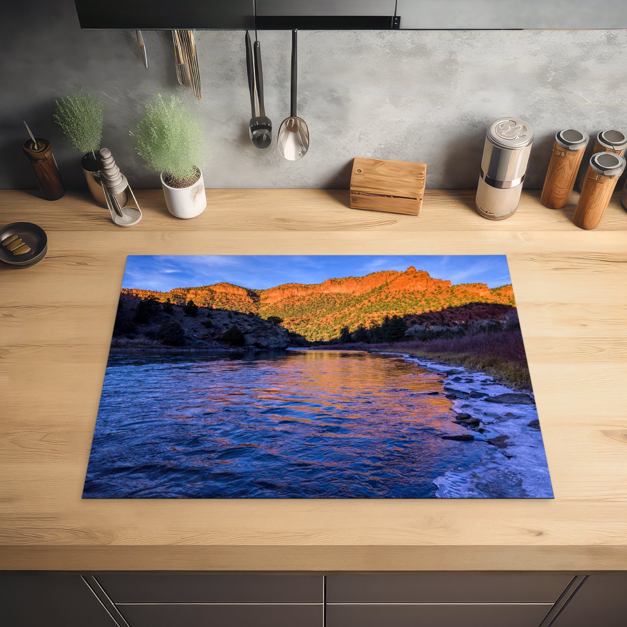 Vinyl, River Die die Induktionskochfeld Ceranfeldabdeckung Herdblende-/Abdeckplatte 71x52 Colorado Schutz Berglandschaft sich spiegelt wider, (1 im für tlg), küche, cm, MuchoWow