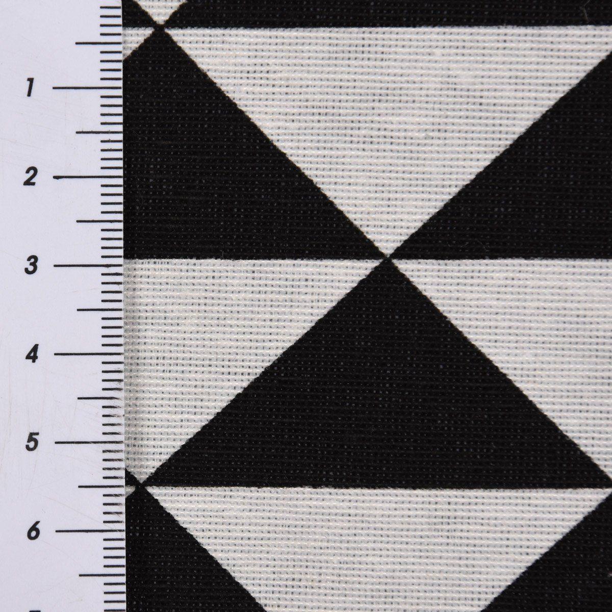 SCHÖNER LEBEN. Kissenhülle SCHÖNER made schwarz Dreiecke weiß handmade, verschiedene Germany in Kissenhülle LEBEN. Größen