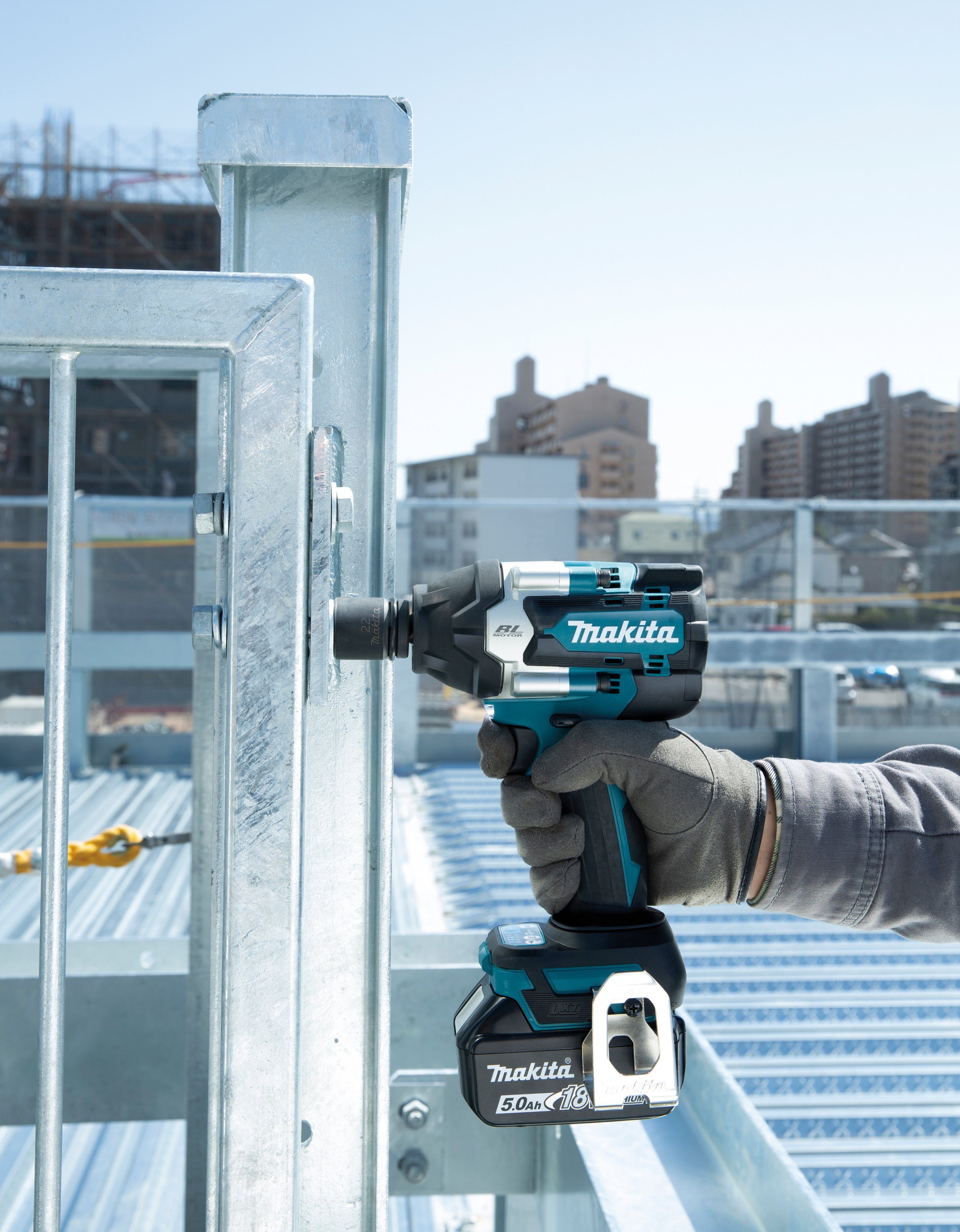 Makita Akku-Schlagschrauber DTW700Z, 2200 U/min, 700 Nm, 18V, 1/2", ohne Akku und Ladegerät