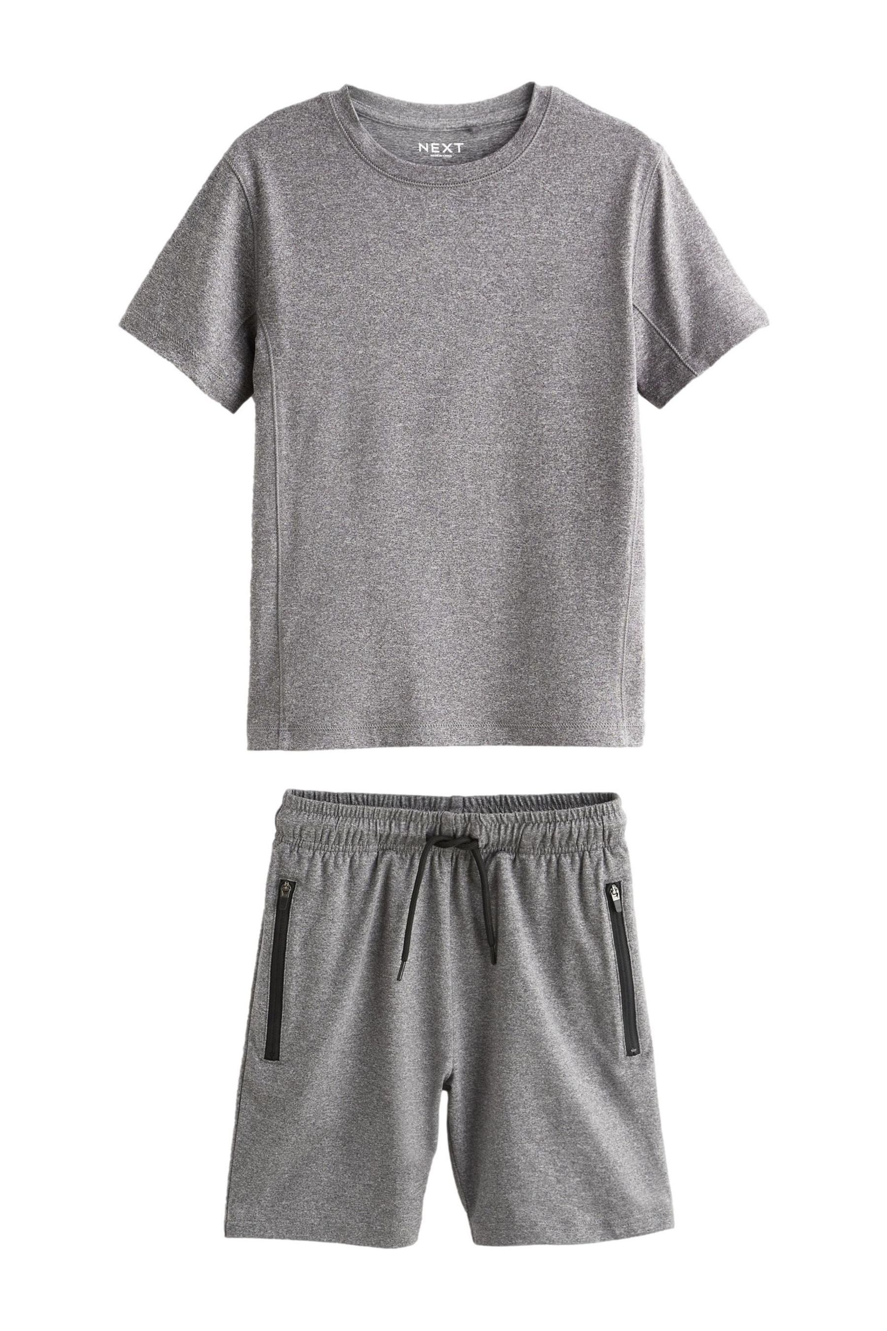 Next T-Shirt & Shorts Set aus sportlichem T-Shirt und Shorts (2-tlg)