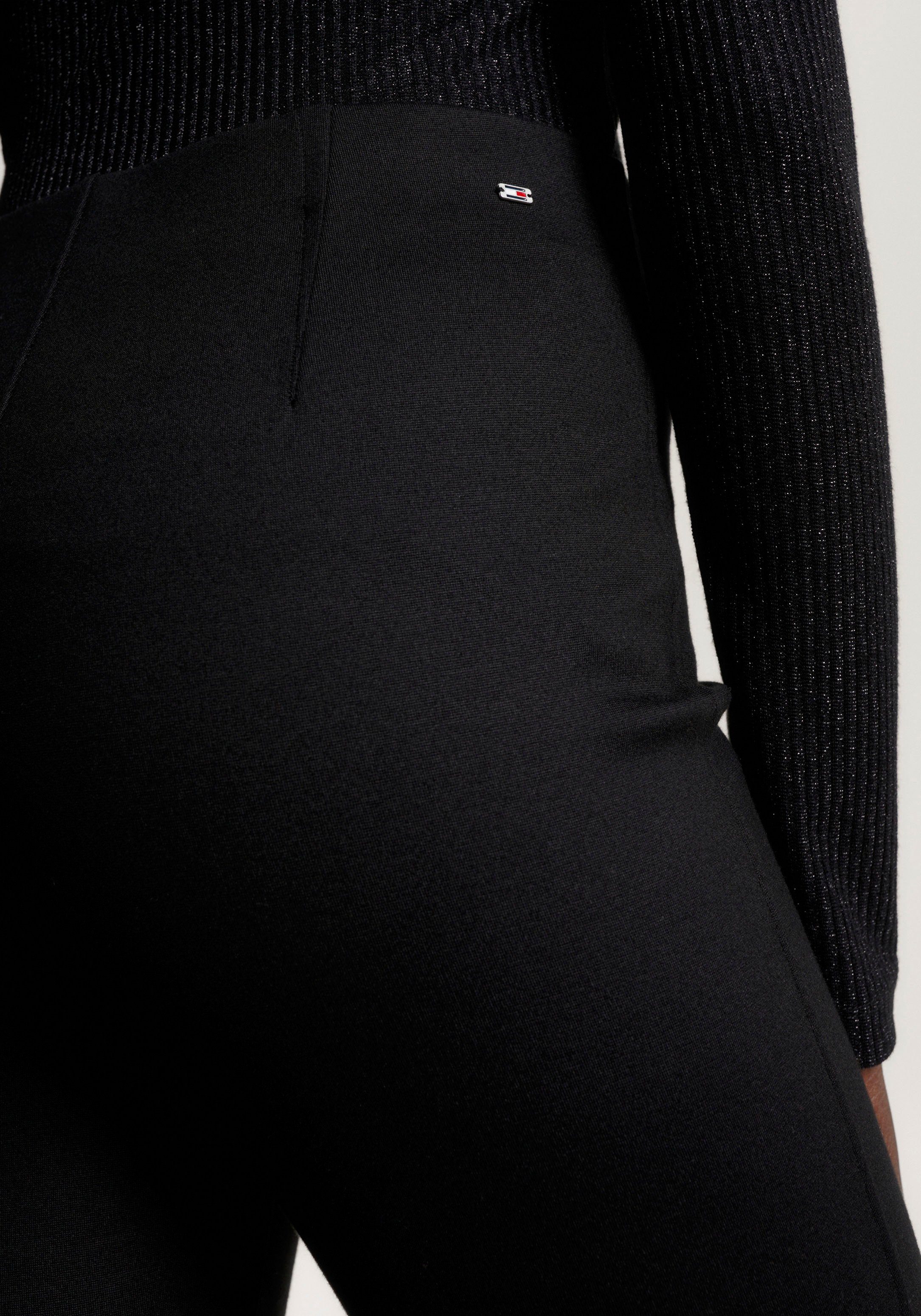 Tommy Hilfiger Strickhose SLIM ELEVATED KNITTED PANT mit Metall-Markenlabel