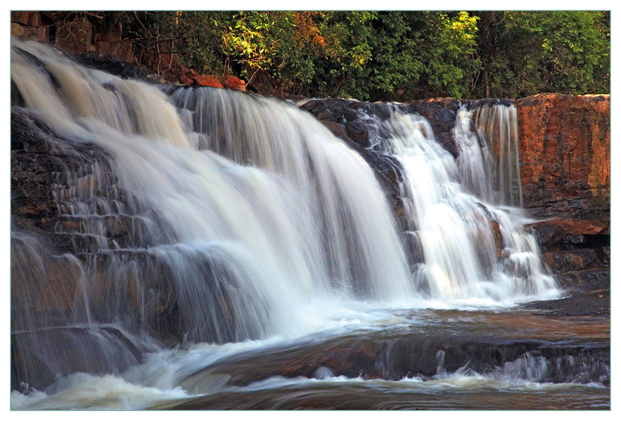 Wallario Küchenrückwand Wasserfall im thailändischen Regenwald, (1-tlg)